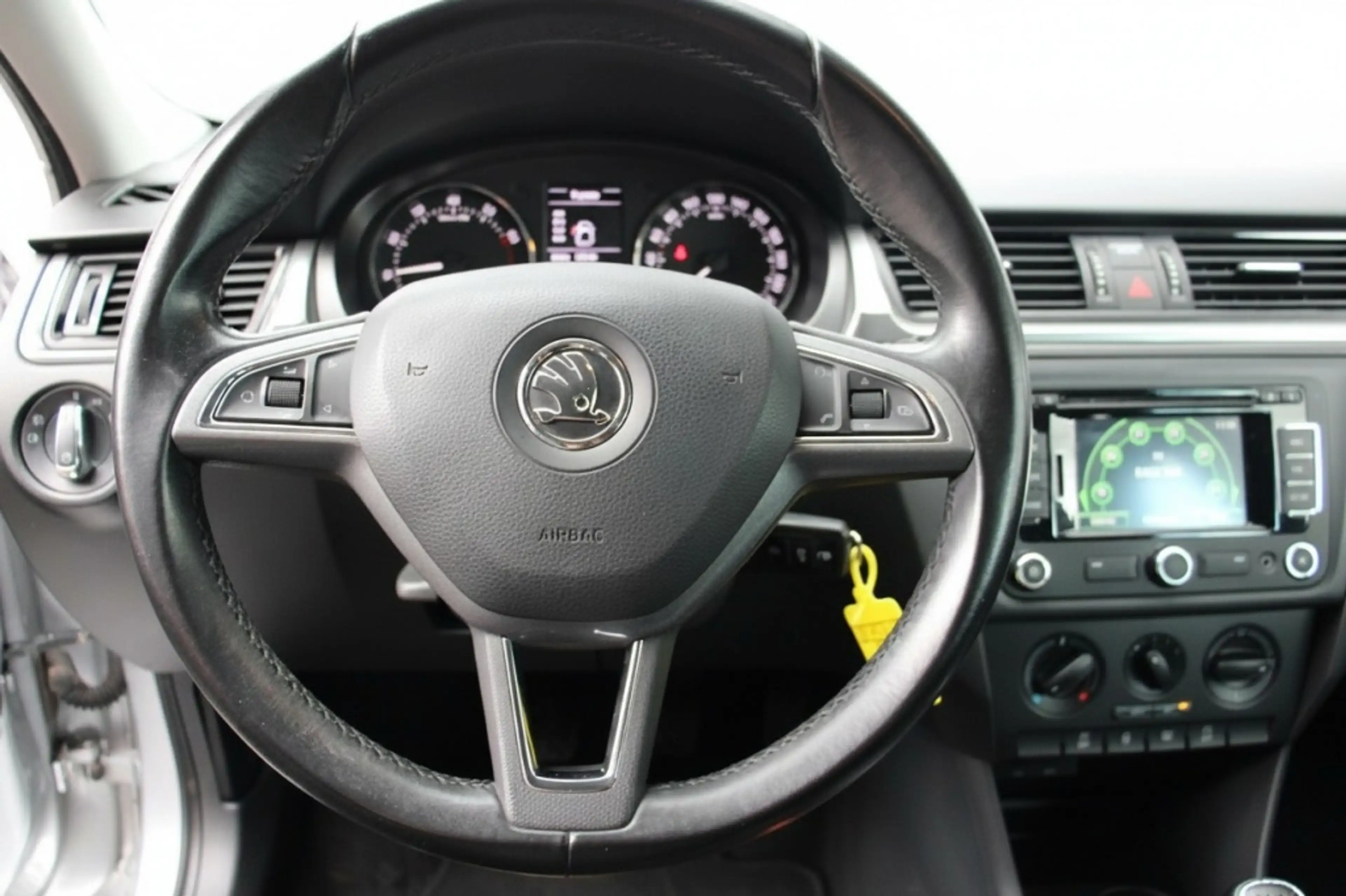 Skoda Rapid/Spaceback 1.2 TSI Grt Amb BL P — photo 13