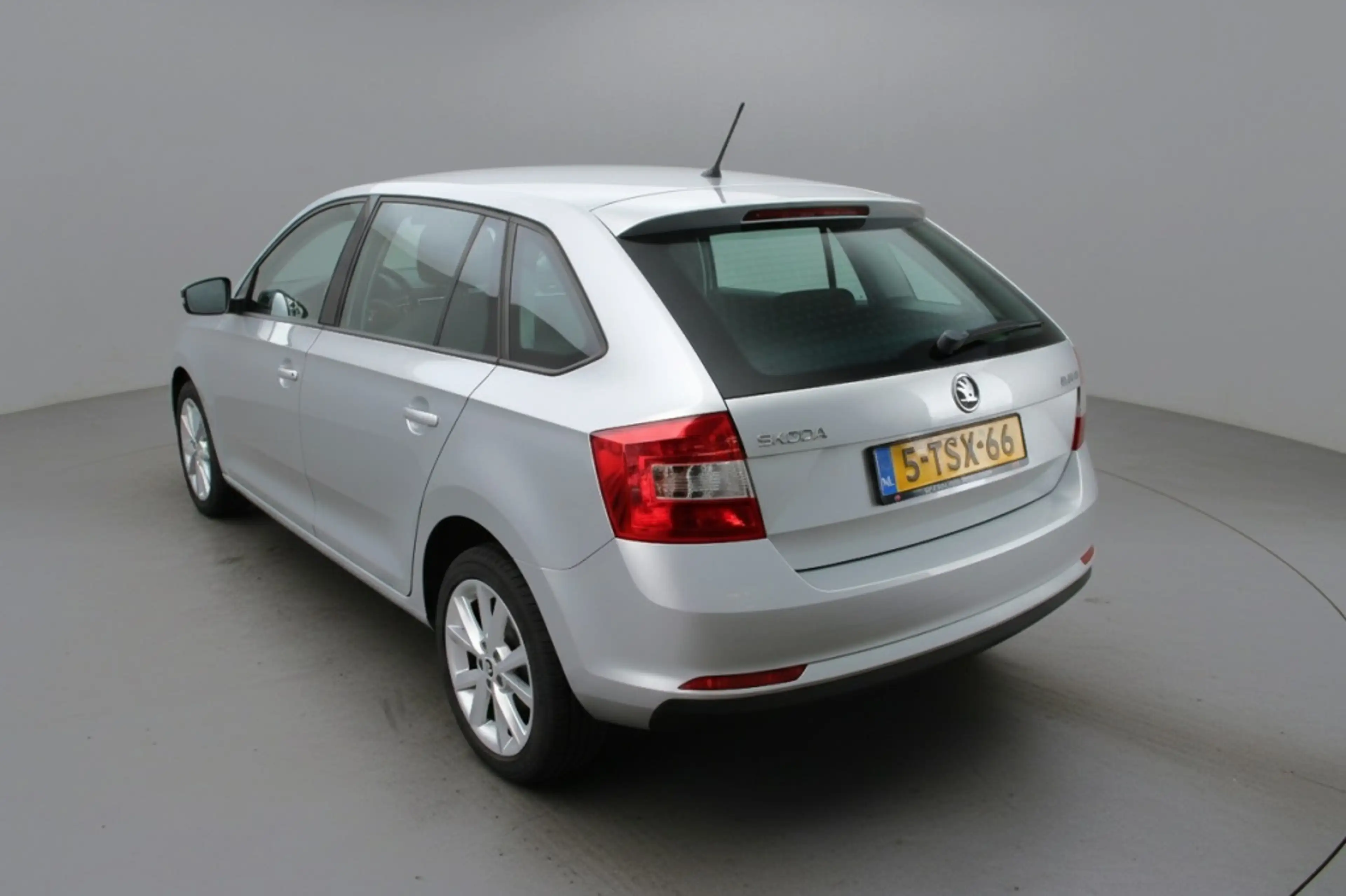Skoda Rapid/Spaceback 1.2 TSI Grt Amb BL P — photo 3