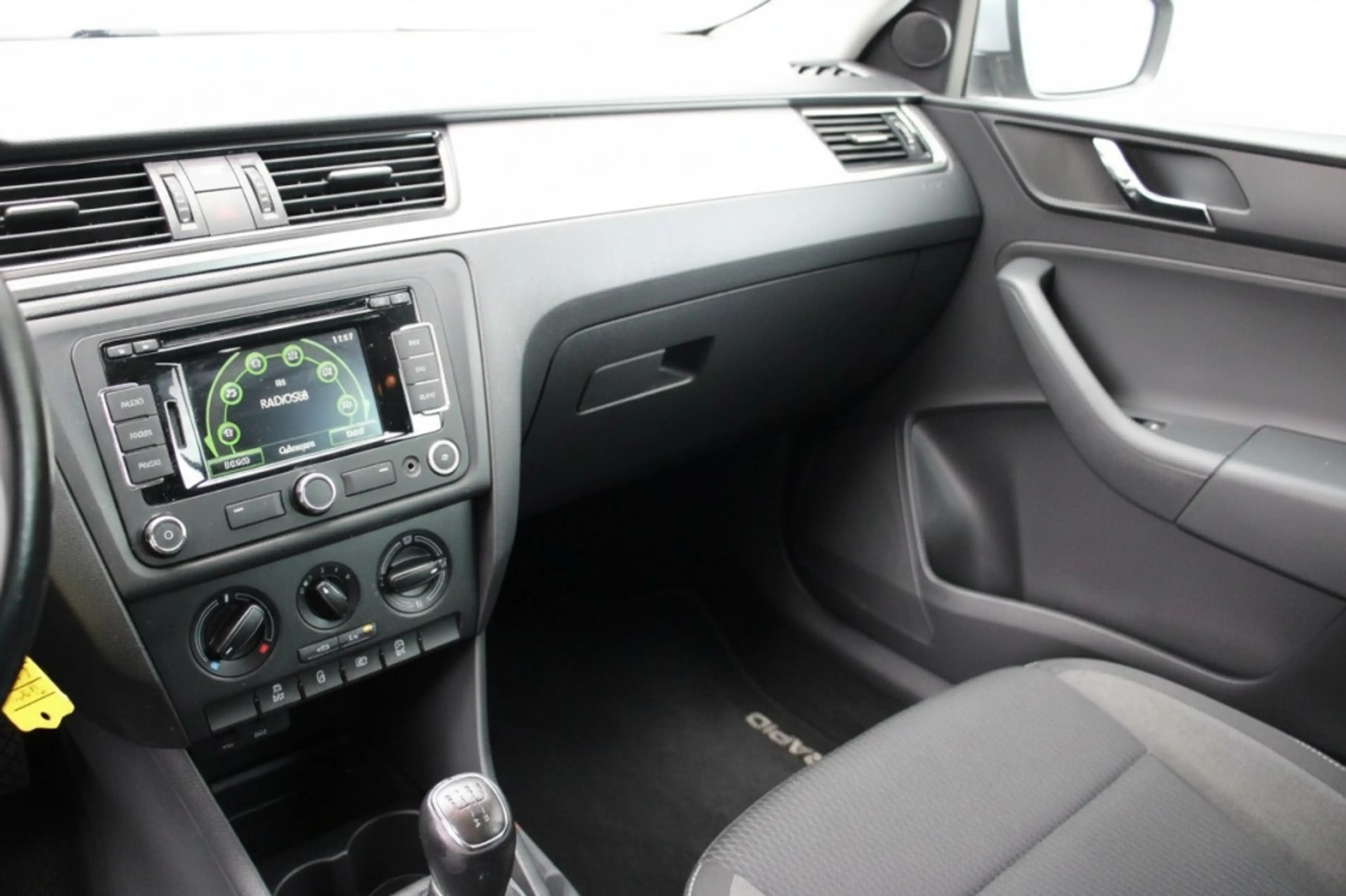 Skoda Rapid/Spaceback 1.2 TSI Grt Amb BL P — photo 14