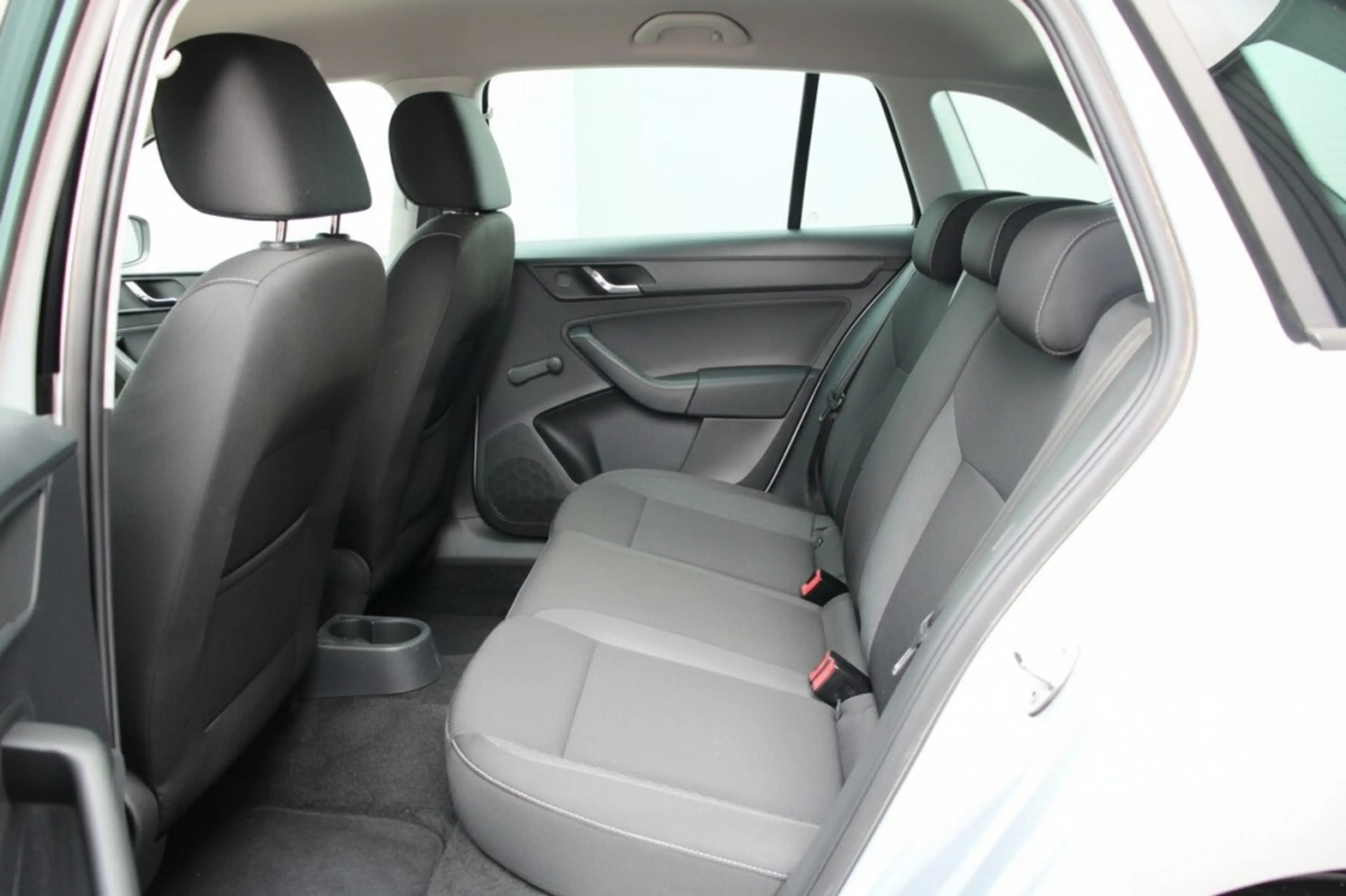 Skoda Rapid/Spaceback 1.2 TSI Grt Amb BL P — photo 10