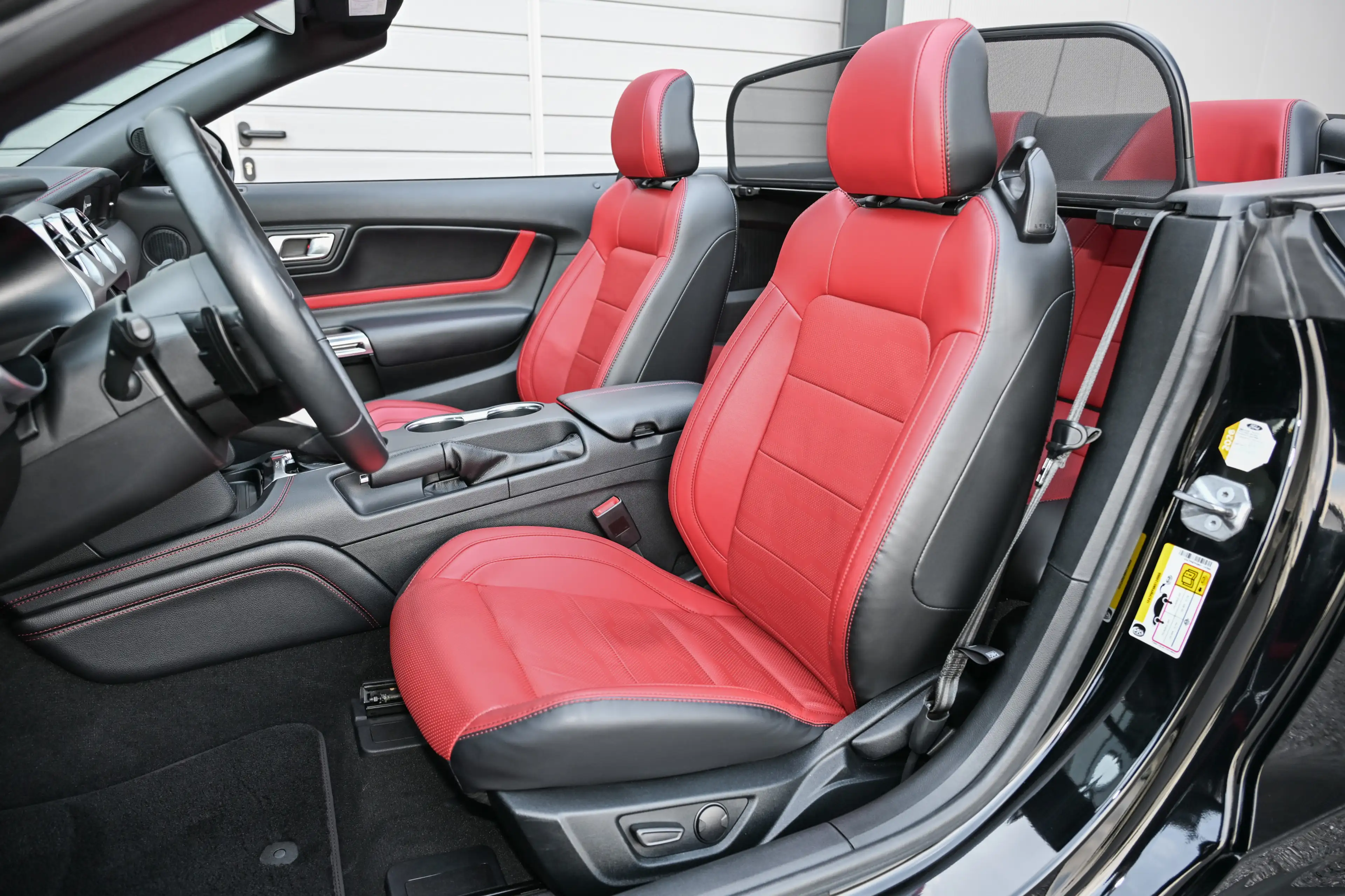 Ford Mustang Cabrio 5.0 Ti-VCT V8 GT Aut. MagneRide* — photo 12