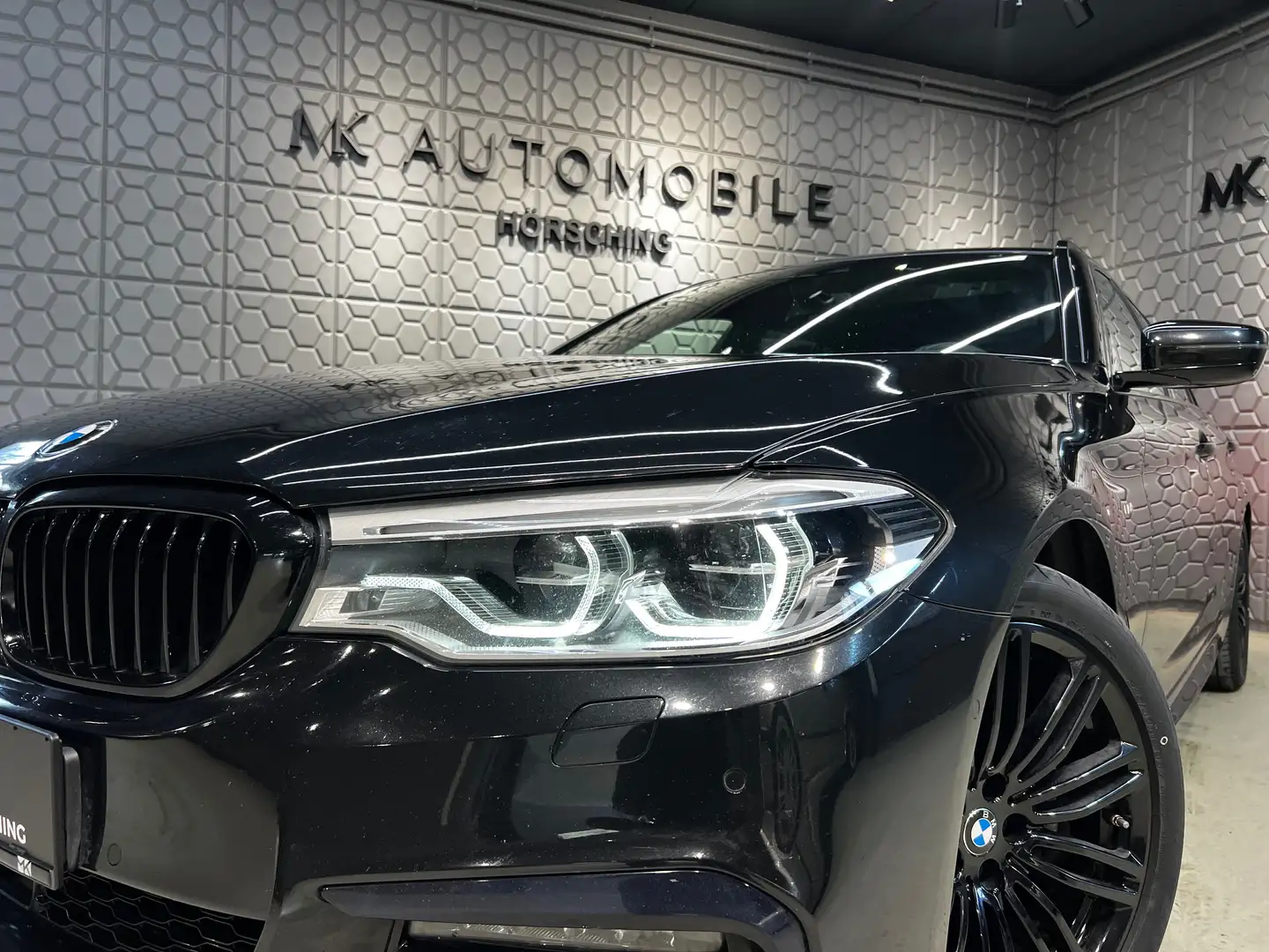 BMW 520 d xDrive M Sport*360*HUD*AHK*MEMORY*AMBIENTE*LEDER Schwarz - 2