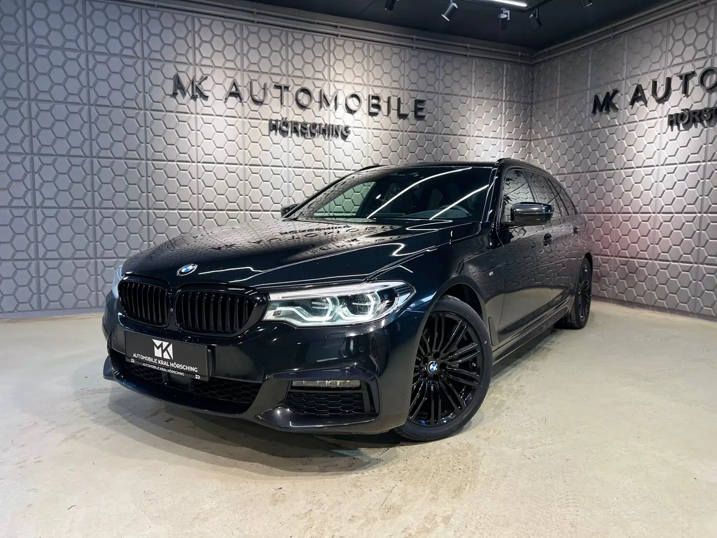 BMW 520 d xDrive M Sport*360*HUD*AHK*MEMORY*AMBIENTE*LEDER Schwarz - 1