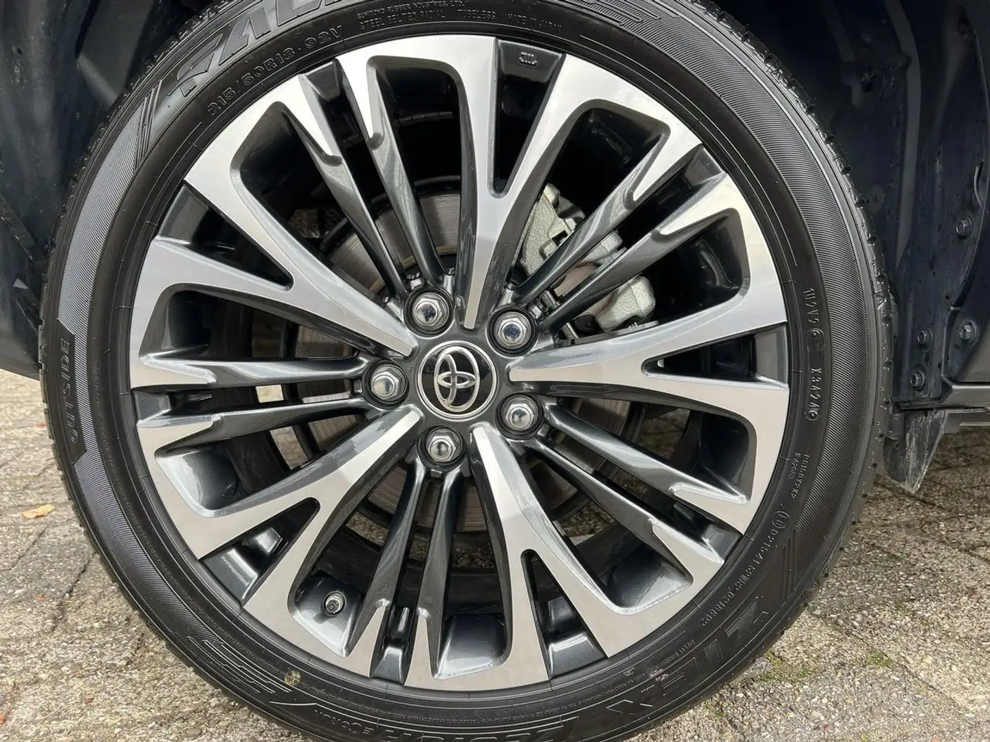 Toyota Yaris Cross 1.5 Hybrid 130 Executive + FABRIEKSGARANTIE Grau - 2