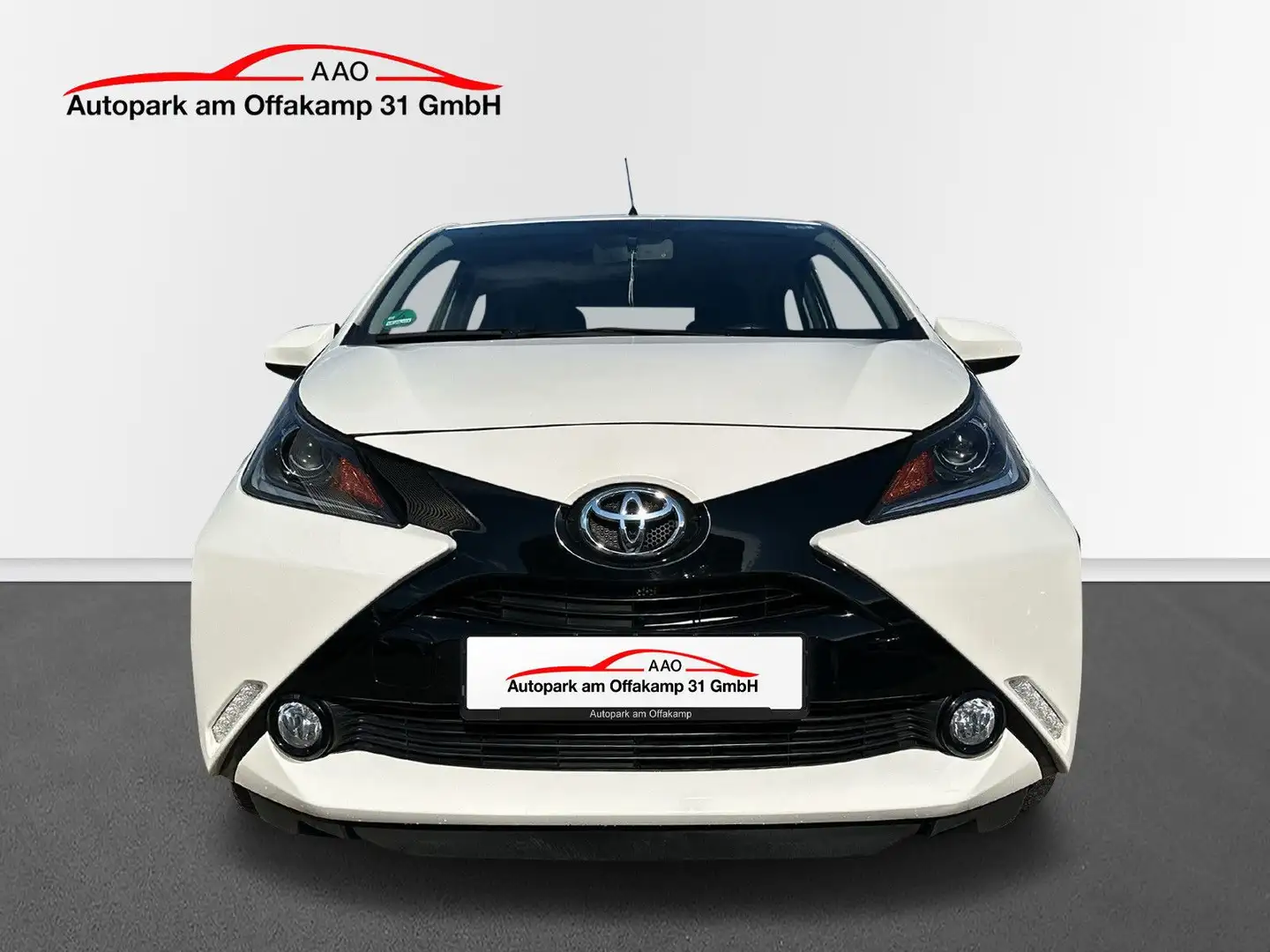 Toyota Aygo x-play touch *CAM * Blanc - 2