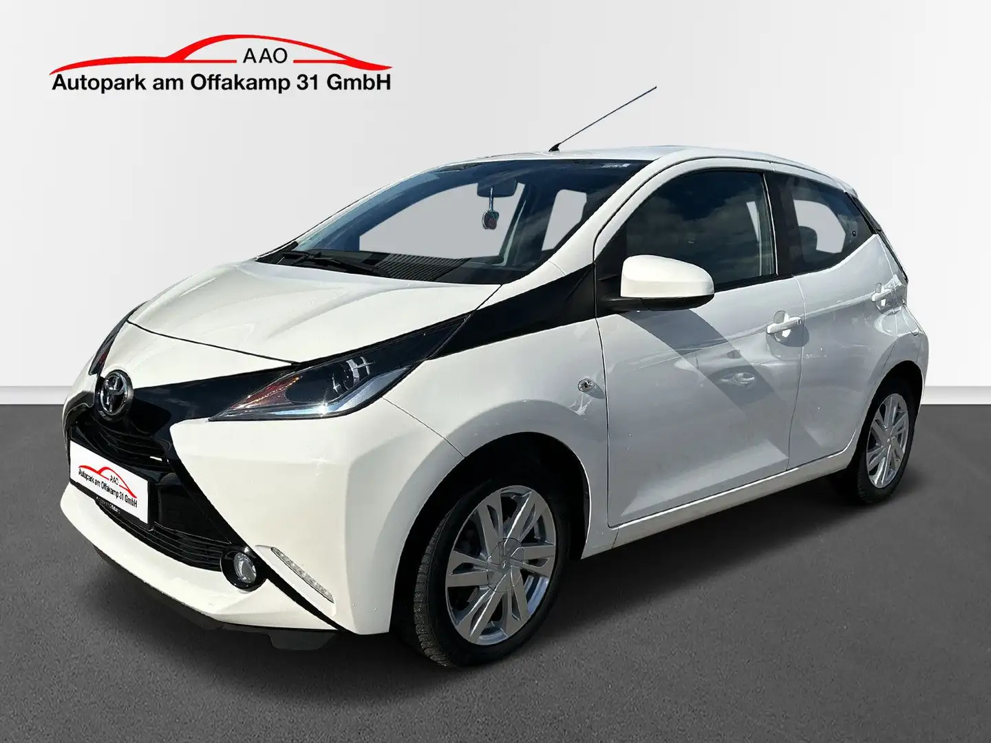 Toyota Aygo x-play touch *CAM * Blanc - 1