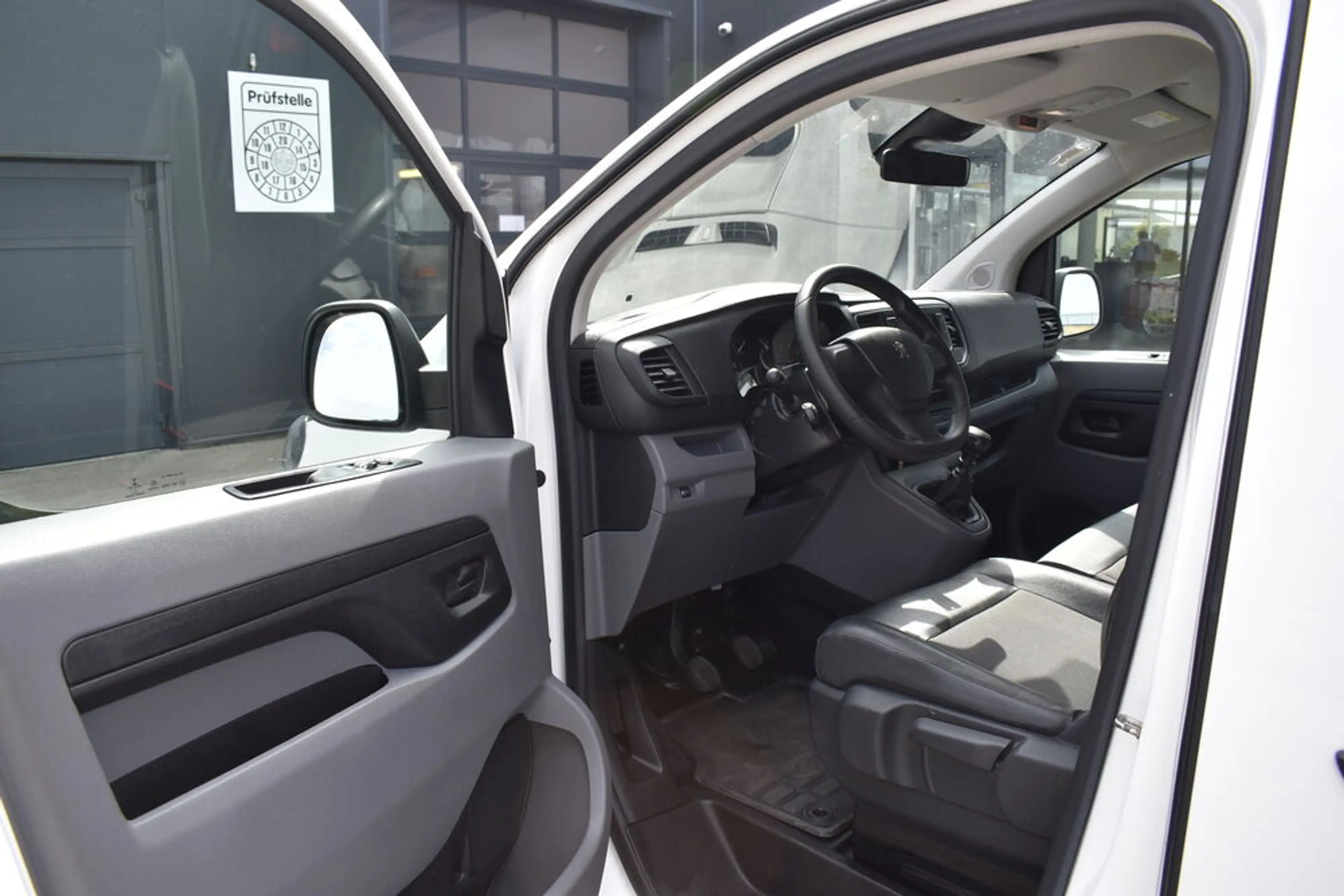 Peugeot Expert Premium L2 — photo 10