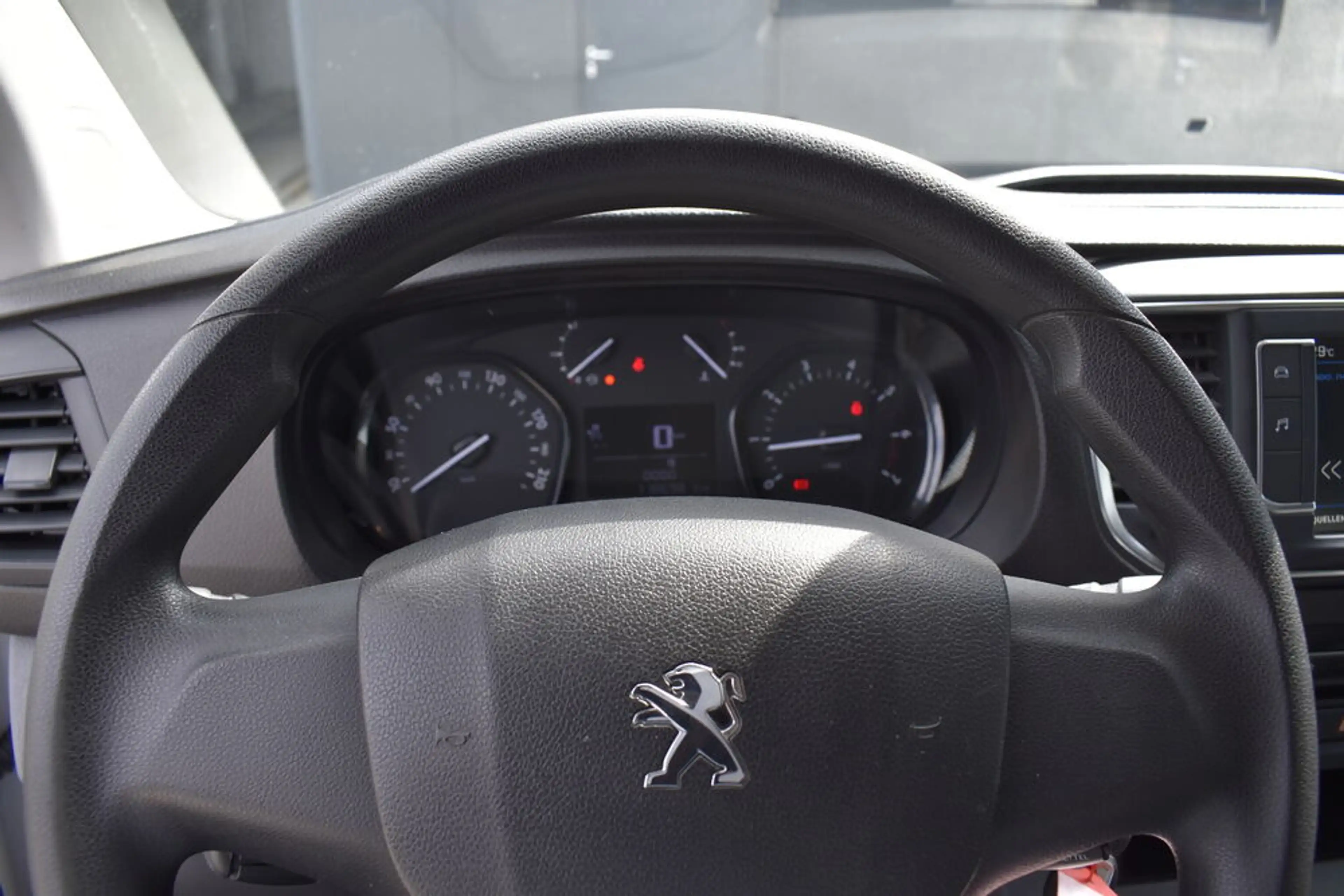 Peugeot Expert Premium L2 — photo 11