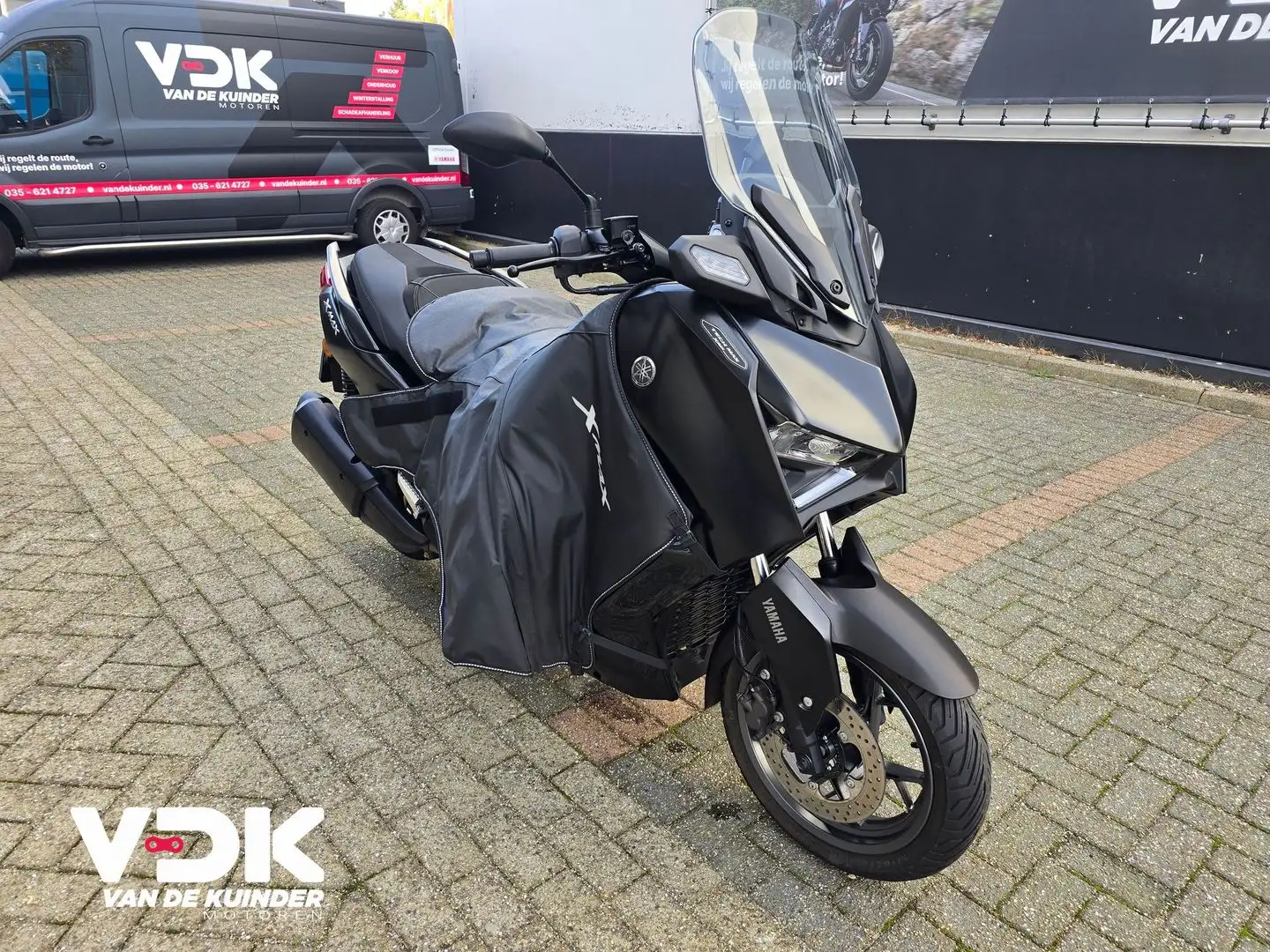 Yamaha X-Max 300 TECH MAX Zwart - 2