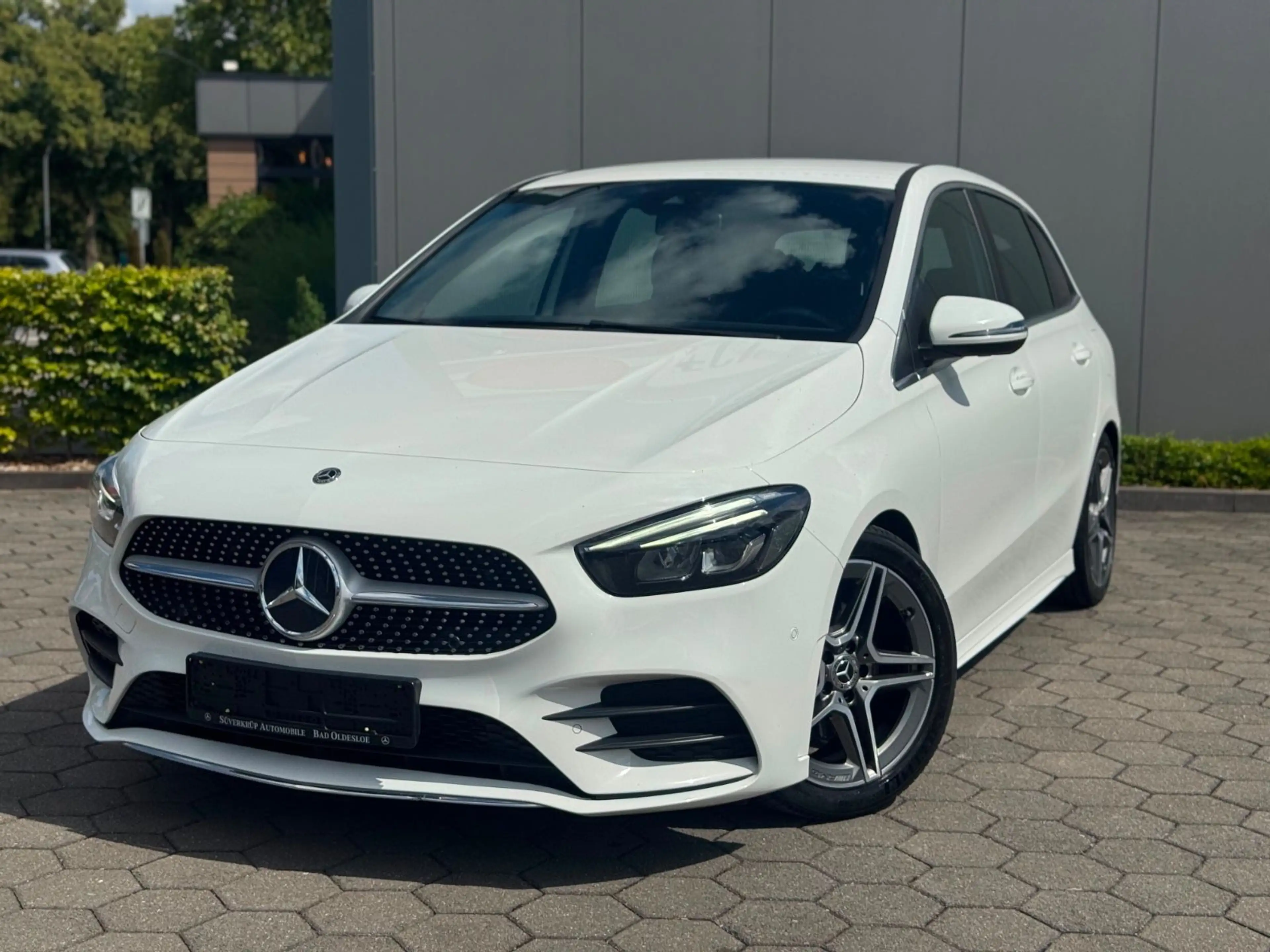 Mercedes-Benz B 200 B Automatik Garantie AMG Paket