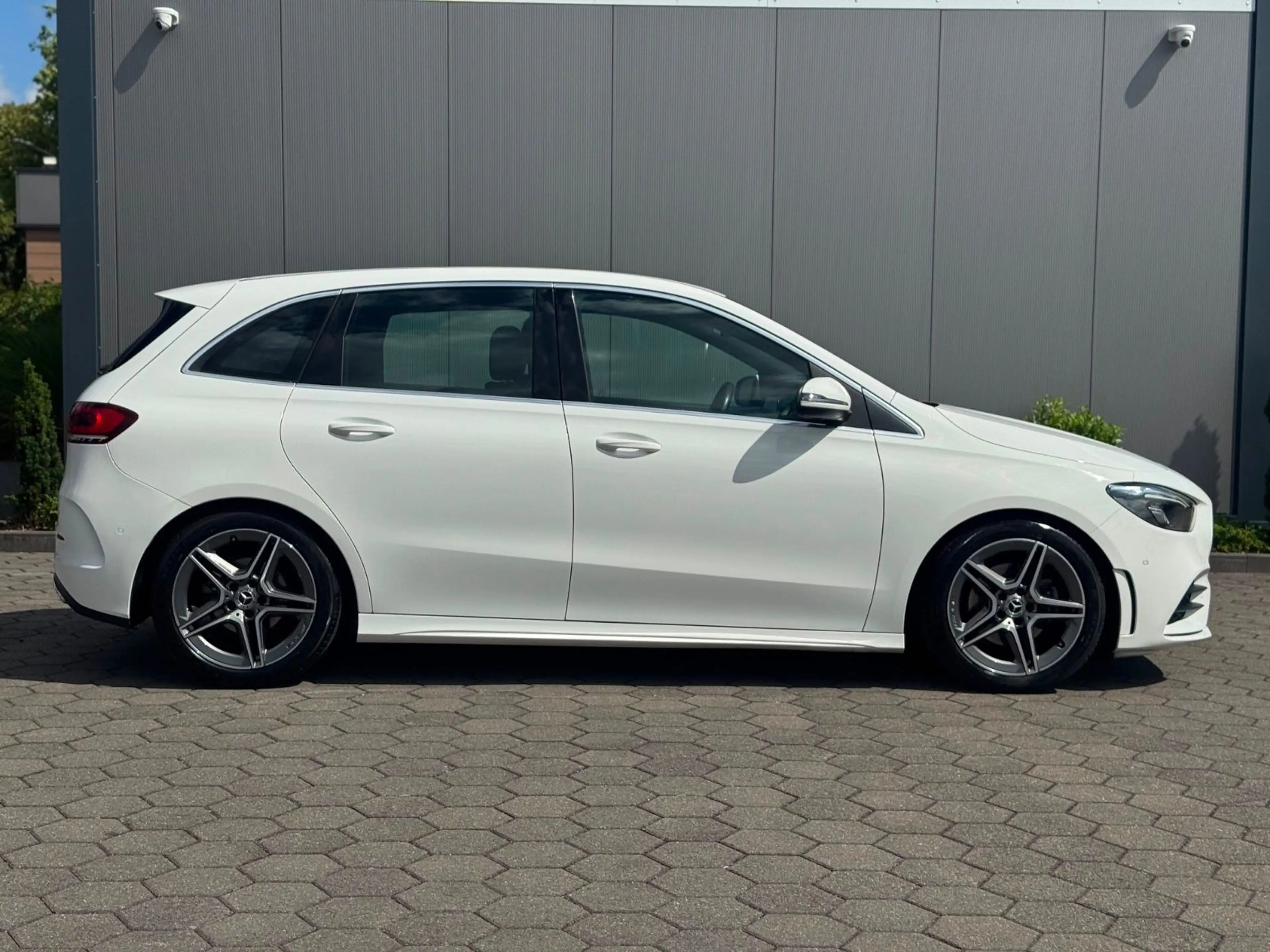 Mercedes-Benz B 200 B Automatik Garantie AMG Paket — photo 5