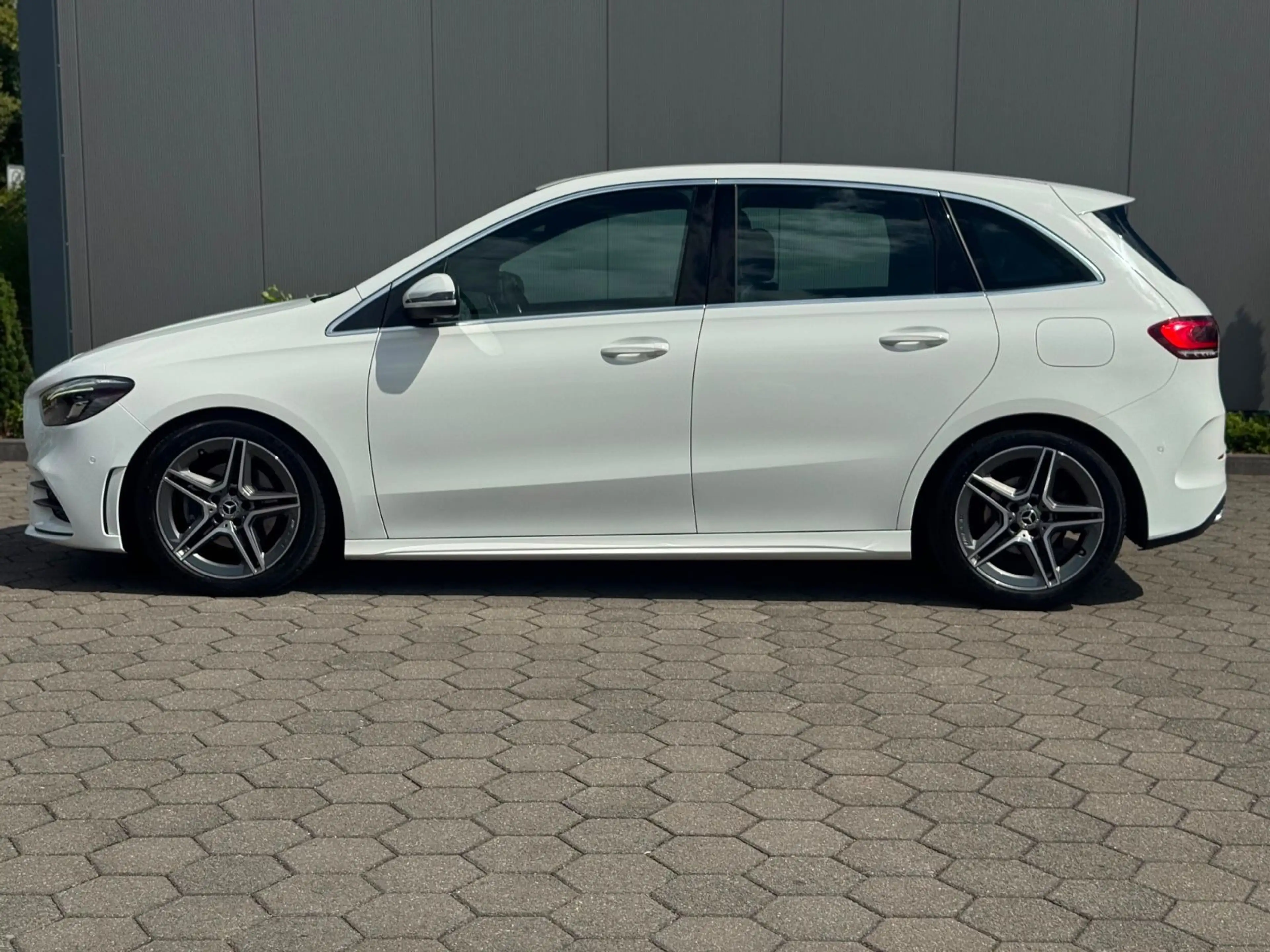 Mercedes-Benz B 200 B Automatik Garantie AMG Paket — photo 6