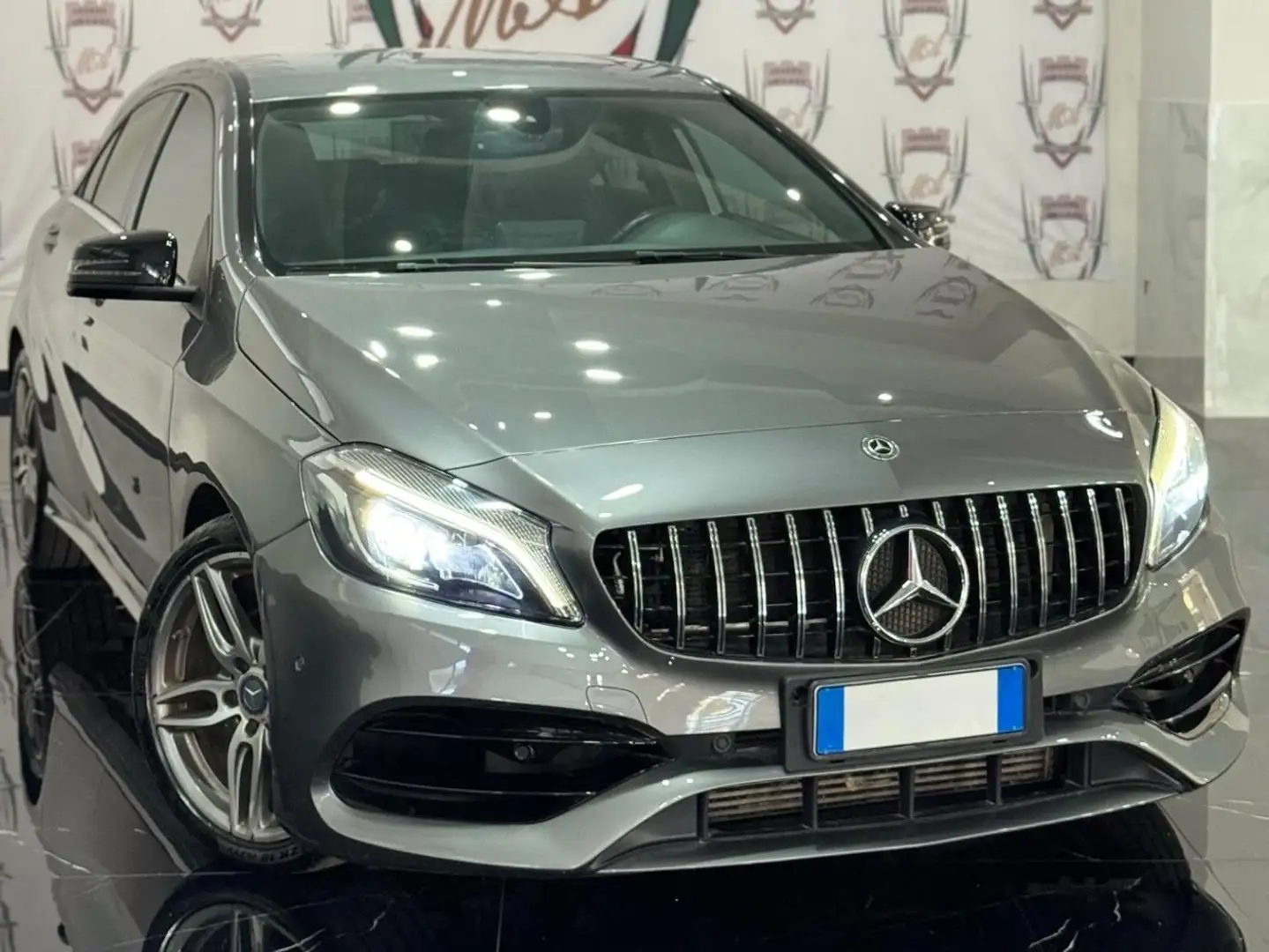 Mercedes-Benz A 160 Classe A Premium AMG Gris - 1