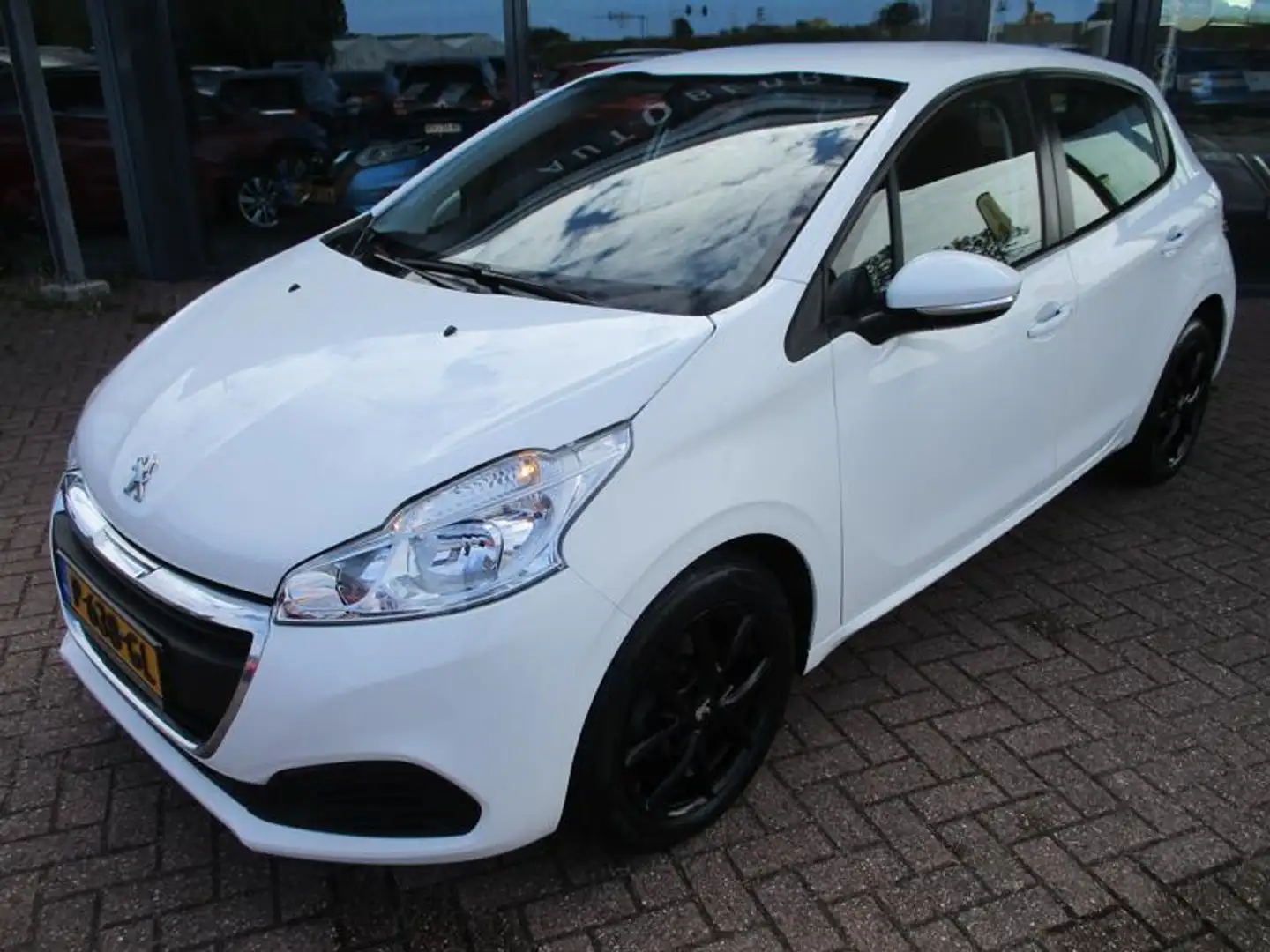 Peugeot 208 1.5 BlueHDi Active, Airco, App Connect, Cruise con Bianco - 2