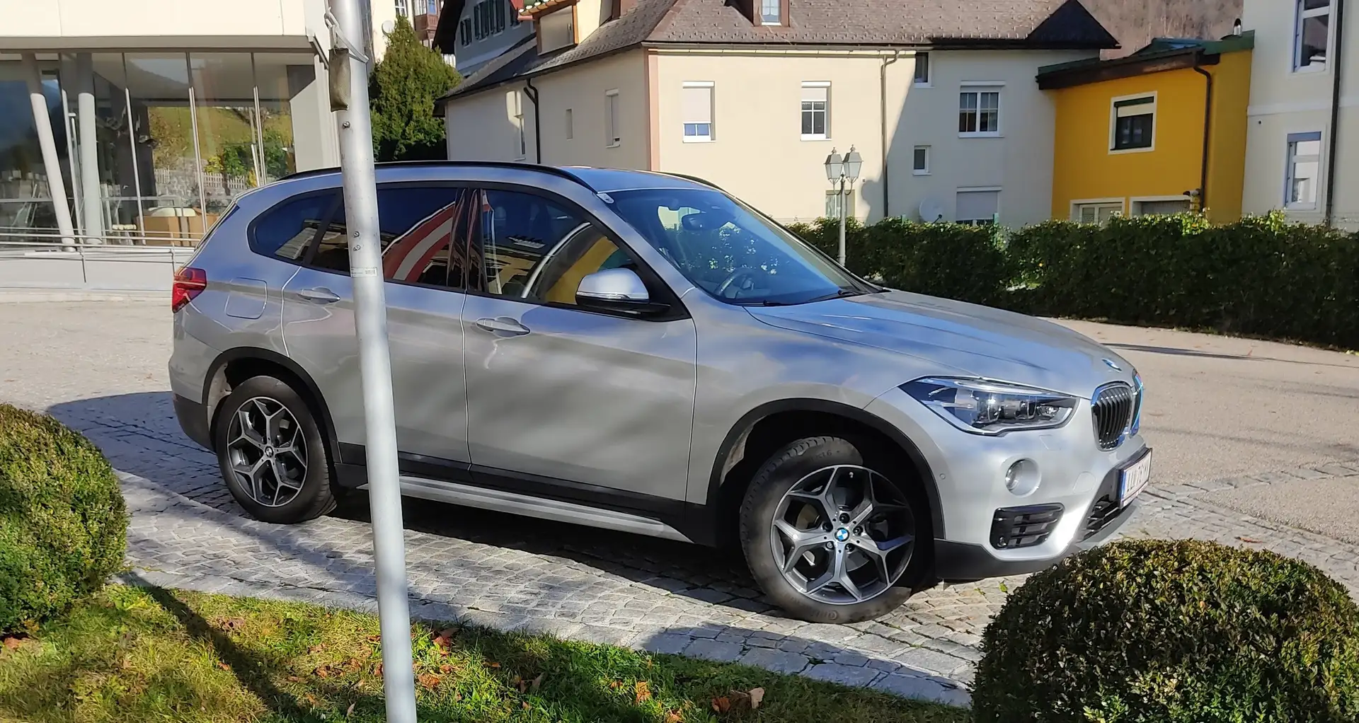 BMW X1 sDrive18d xLine Aut. Silber - 1