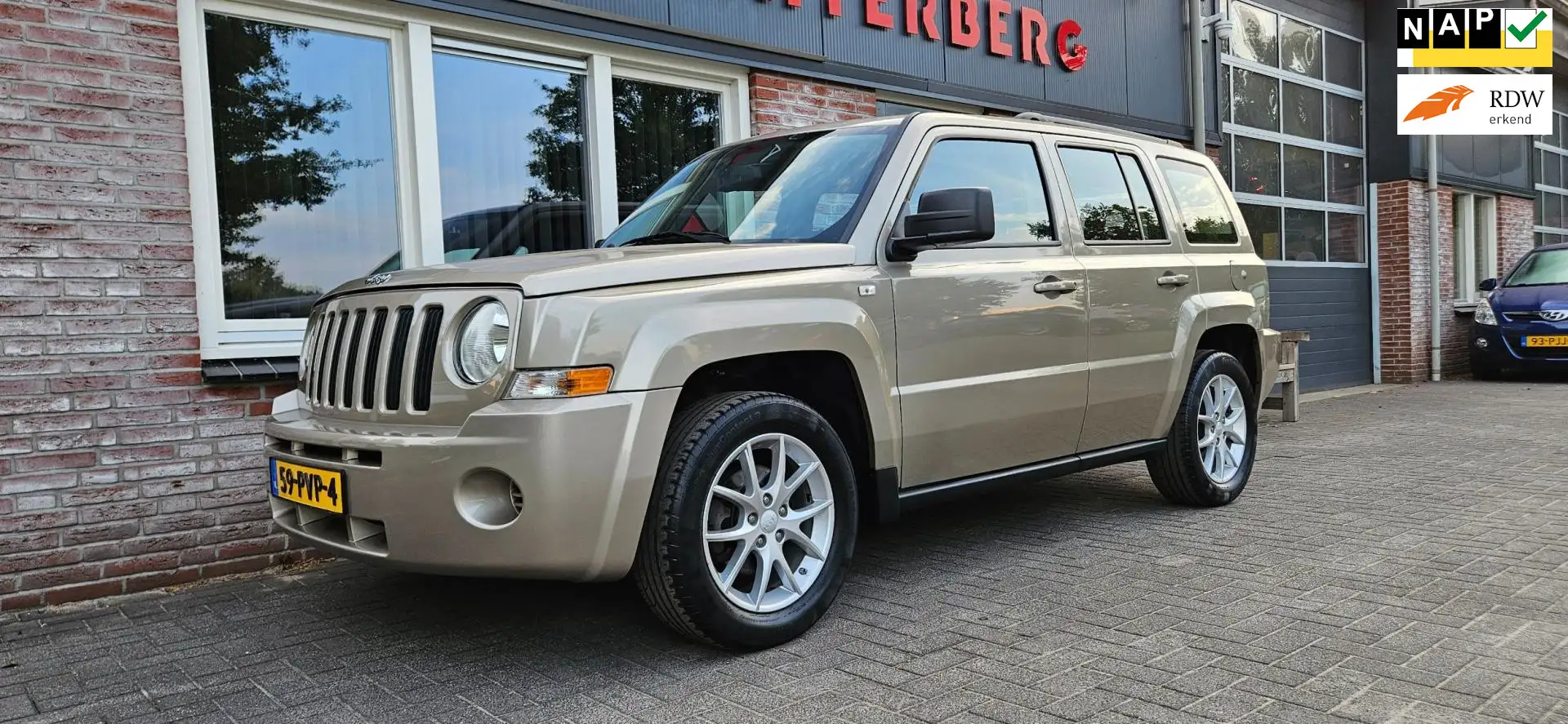 Jeep Patriot 2.4 Sport Liberty 4WD! Airco! Cruise Control! Leer Beige - 1
