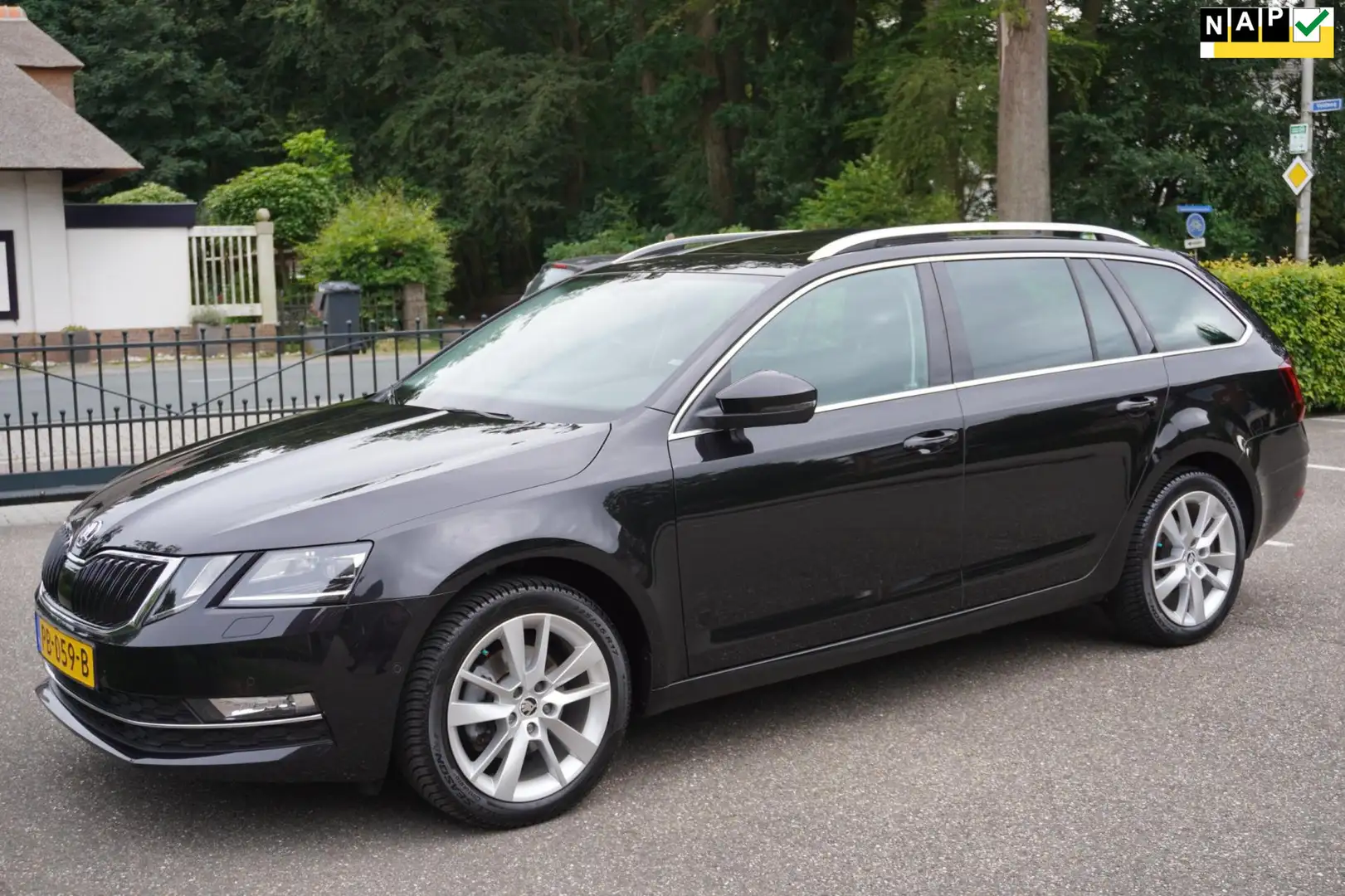 Skoda Octavia Combi 1.0 TSI Greentech Style Business Pano Terekh Zwart - 1