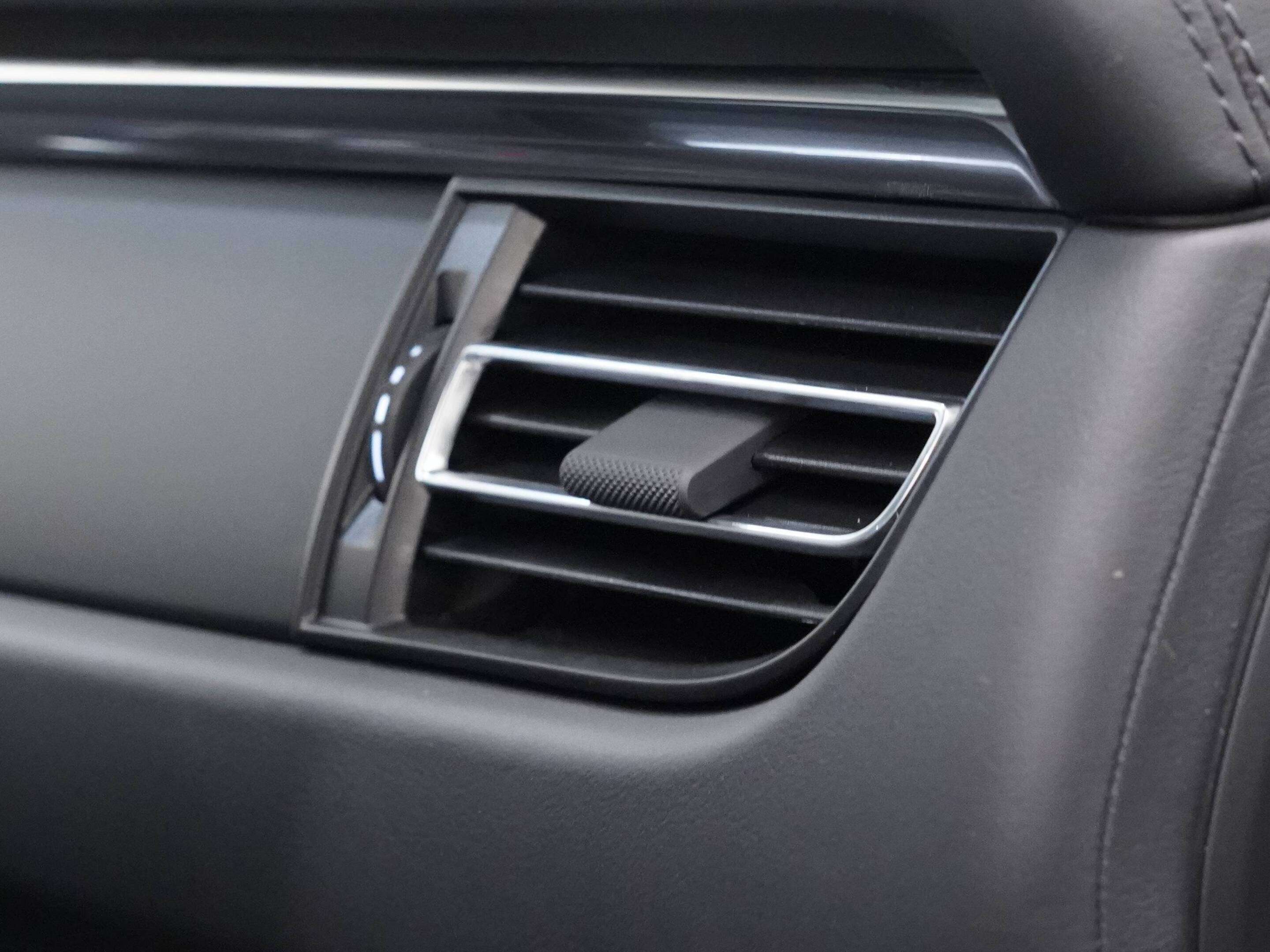 2023 Porsche Macan AWD thumb 19