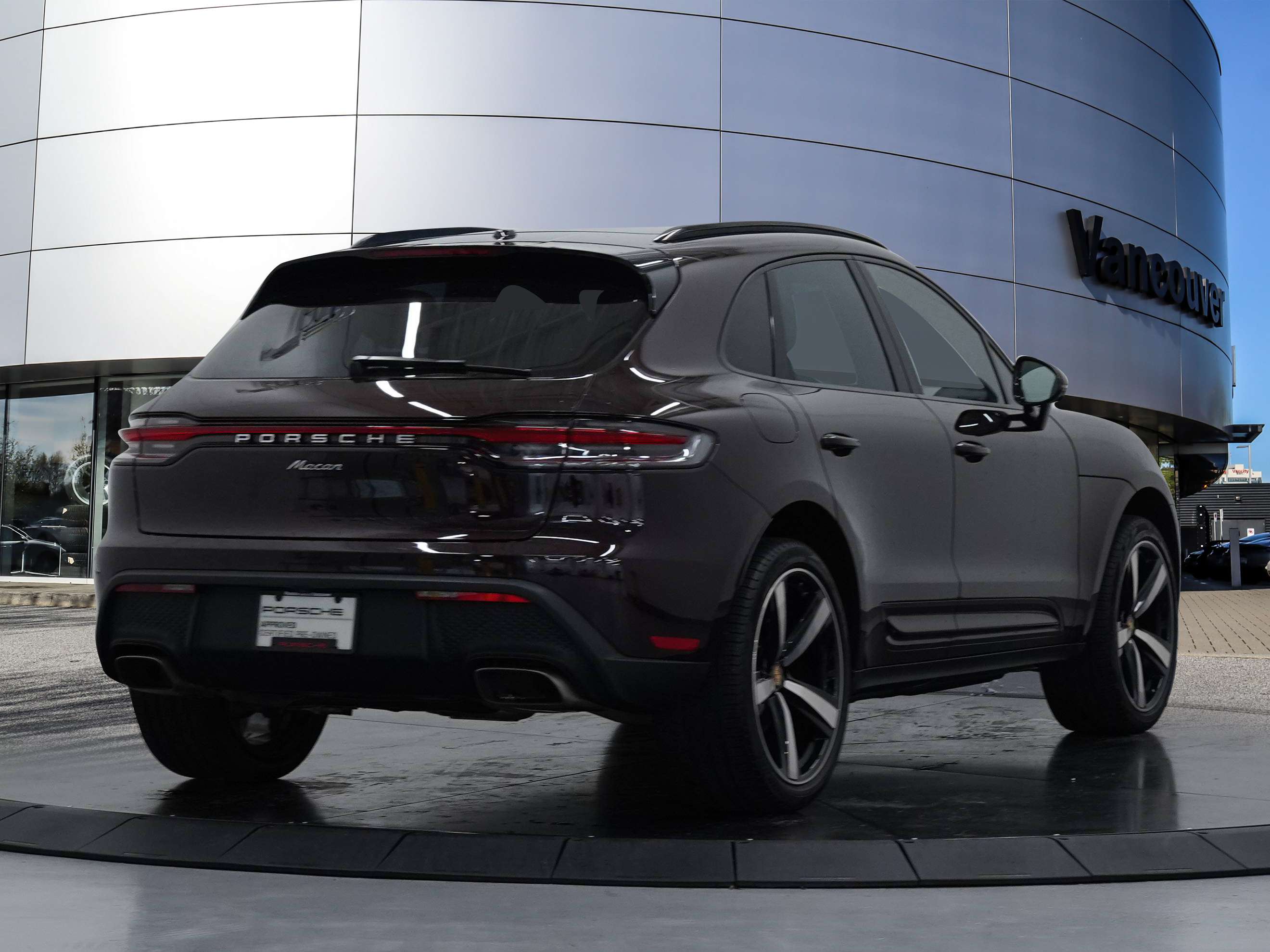 2023 Porsche Macan AWD alt 5