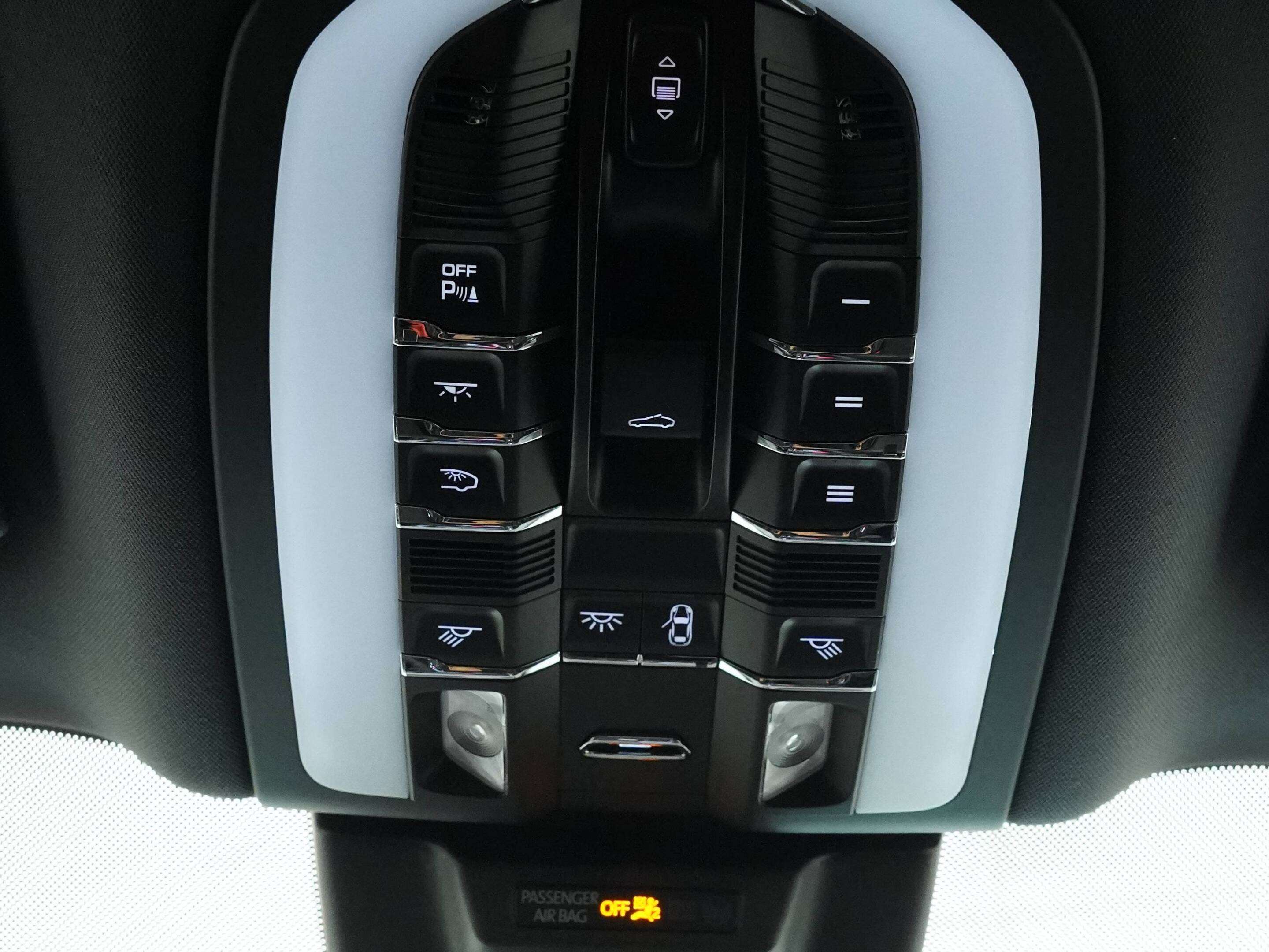 2023 Porsche Macan AWD thumb 28