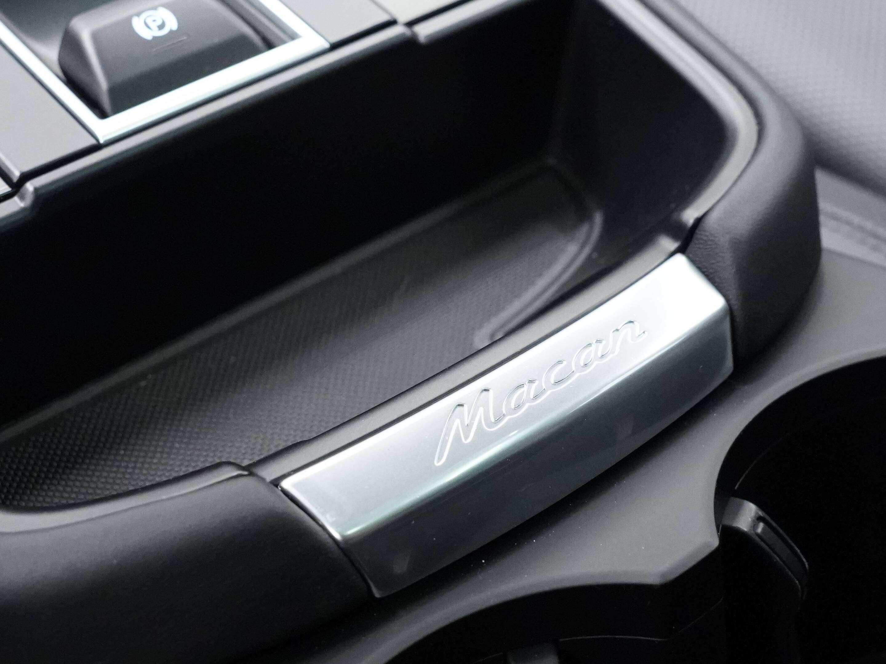 2023 Porsche Macan AWD thumb 29