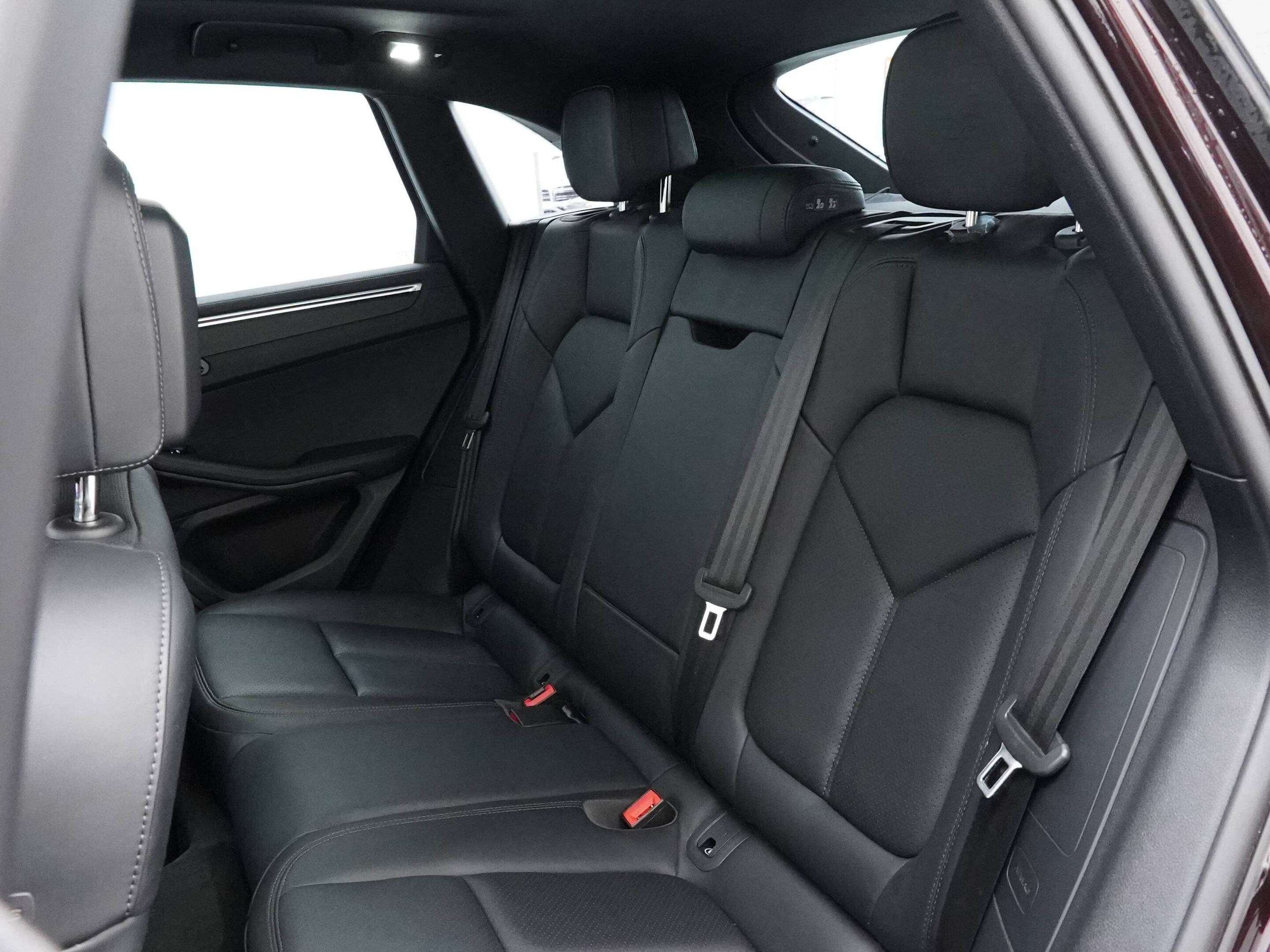 2023 Porsche Macan AWD thumb 38