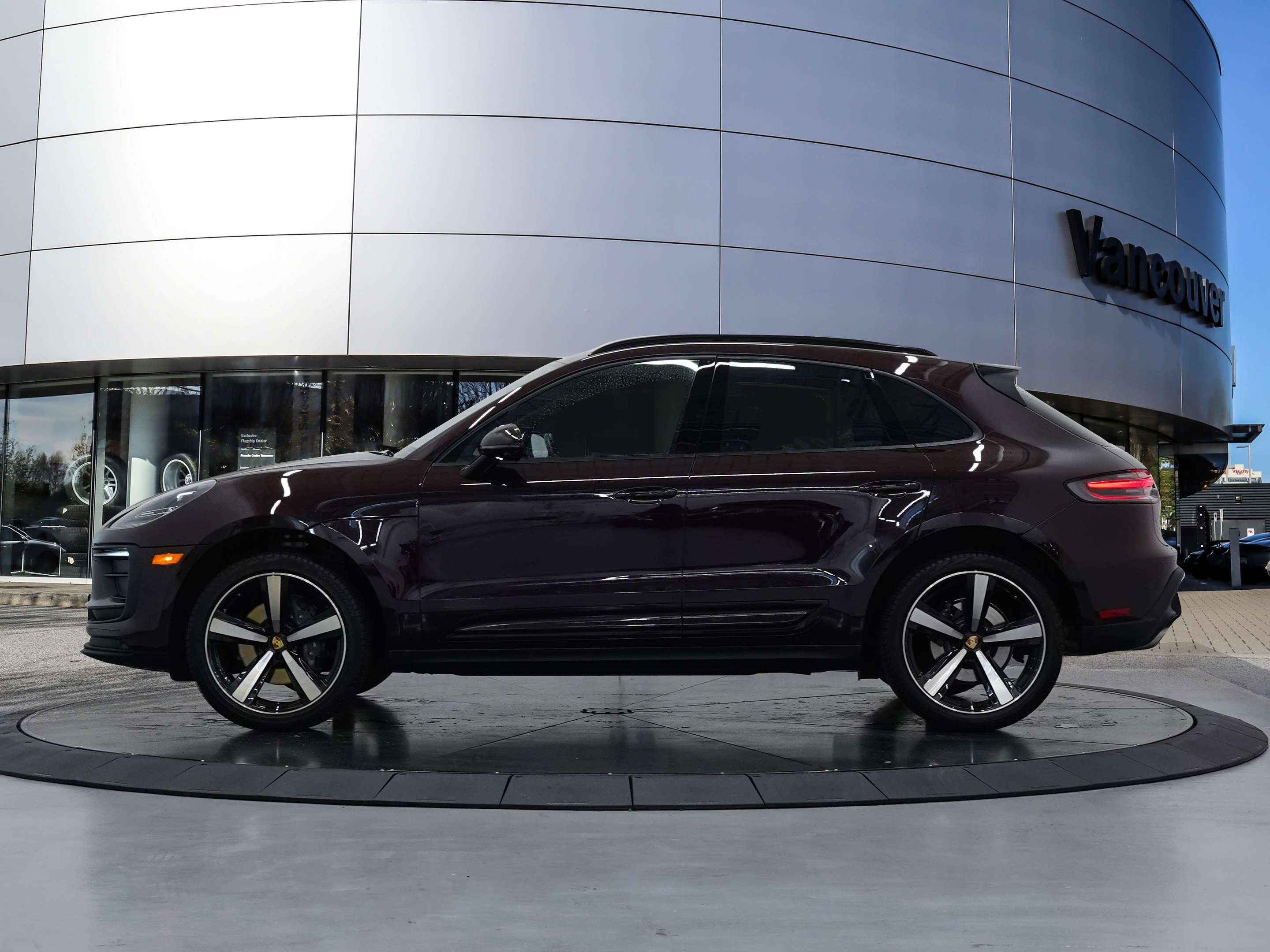 2023 Porsche Macan AWD alt 2