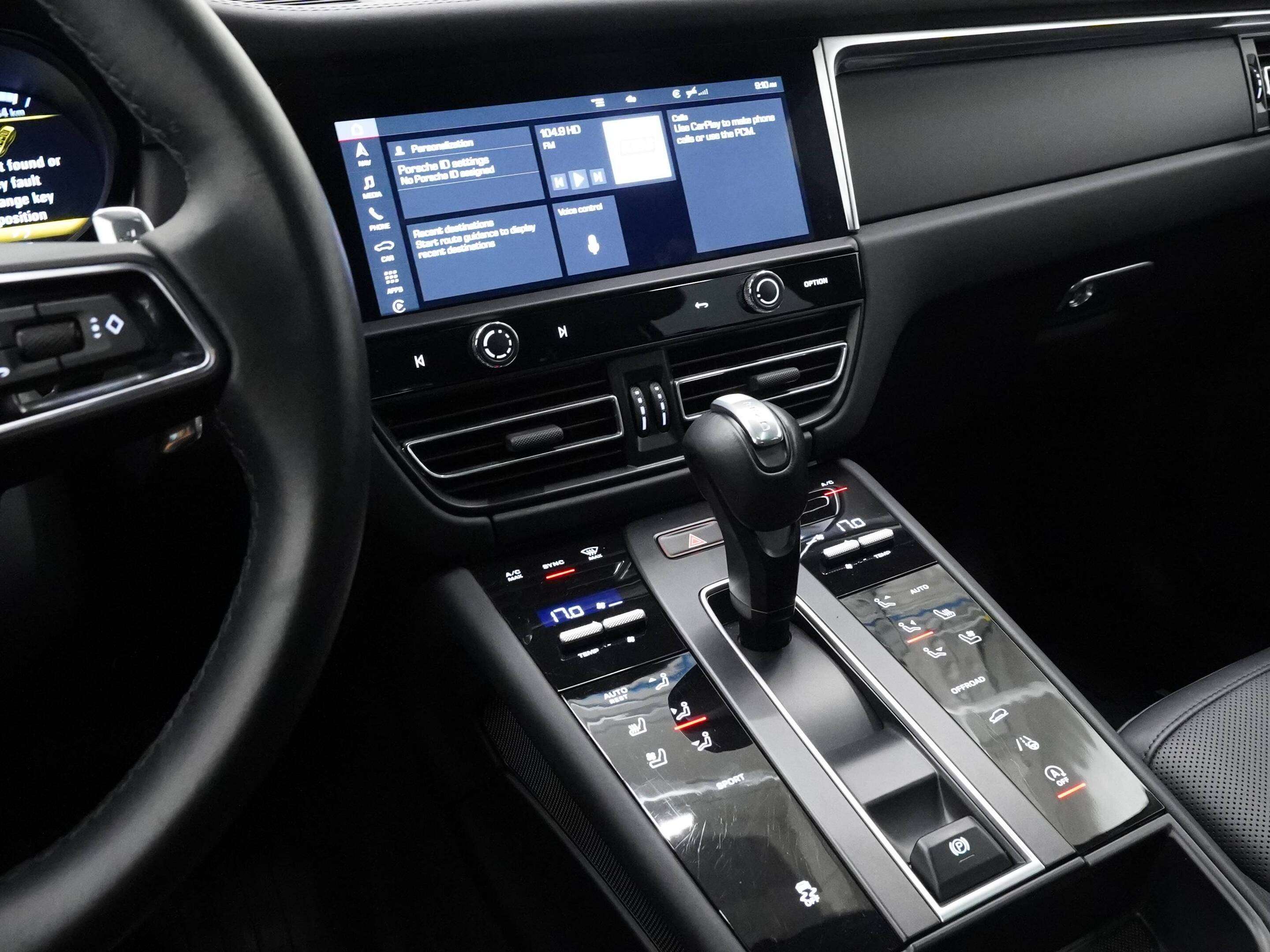 2023 Porsche Macan AWD thumb 24