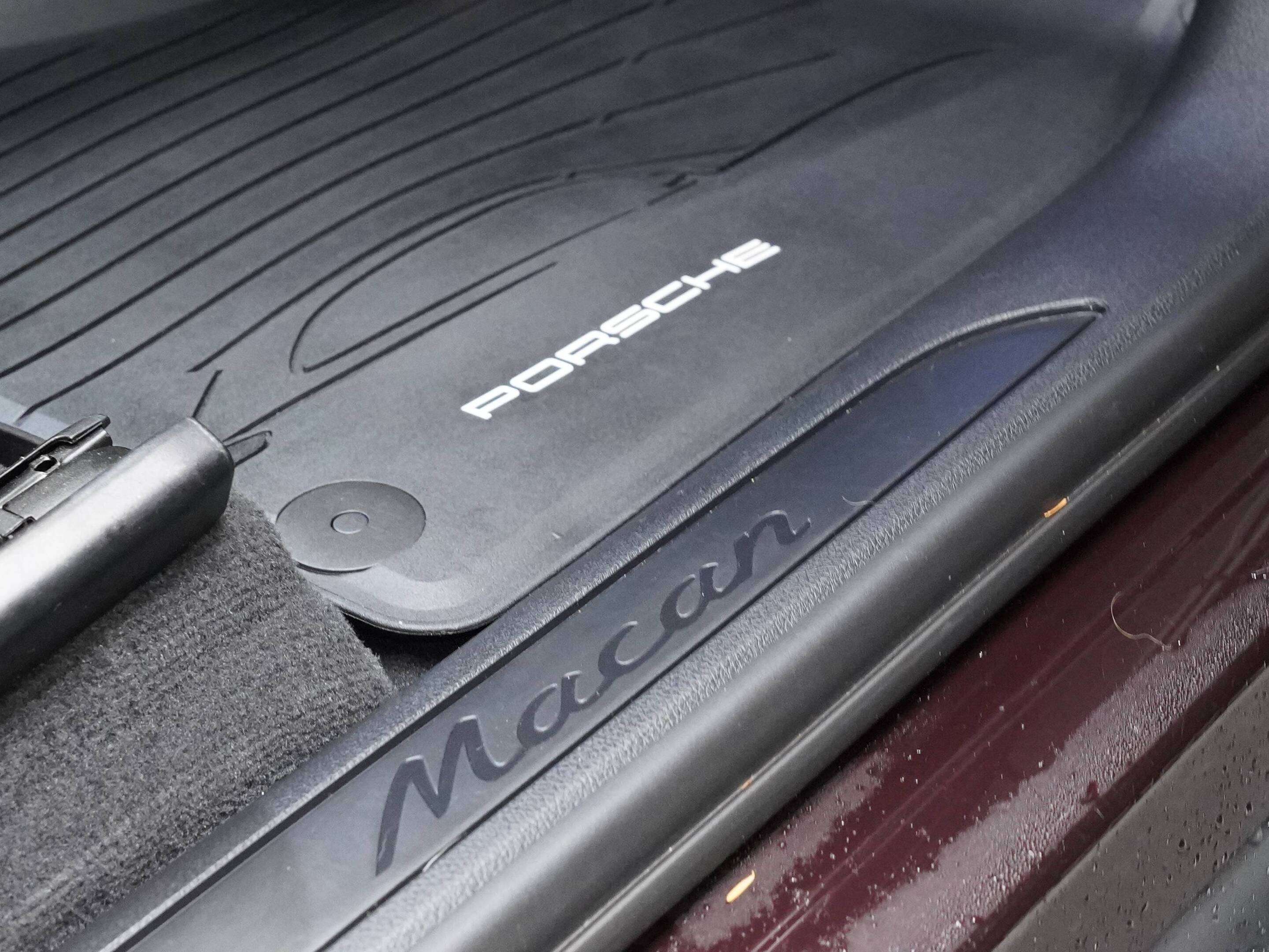 2023 Porsche Macan AWD thumb 18