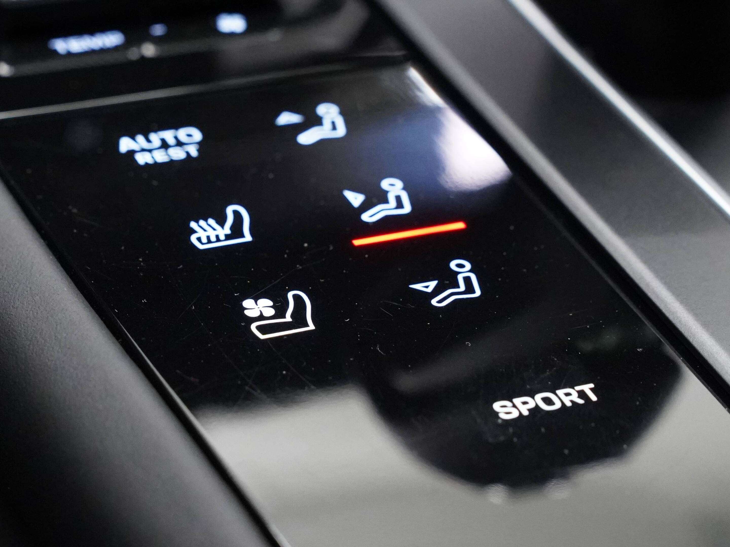 2023 Porsche Macan AWD thumb 23