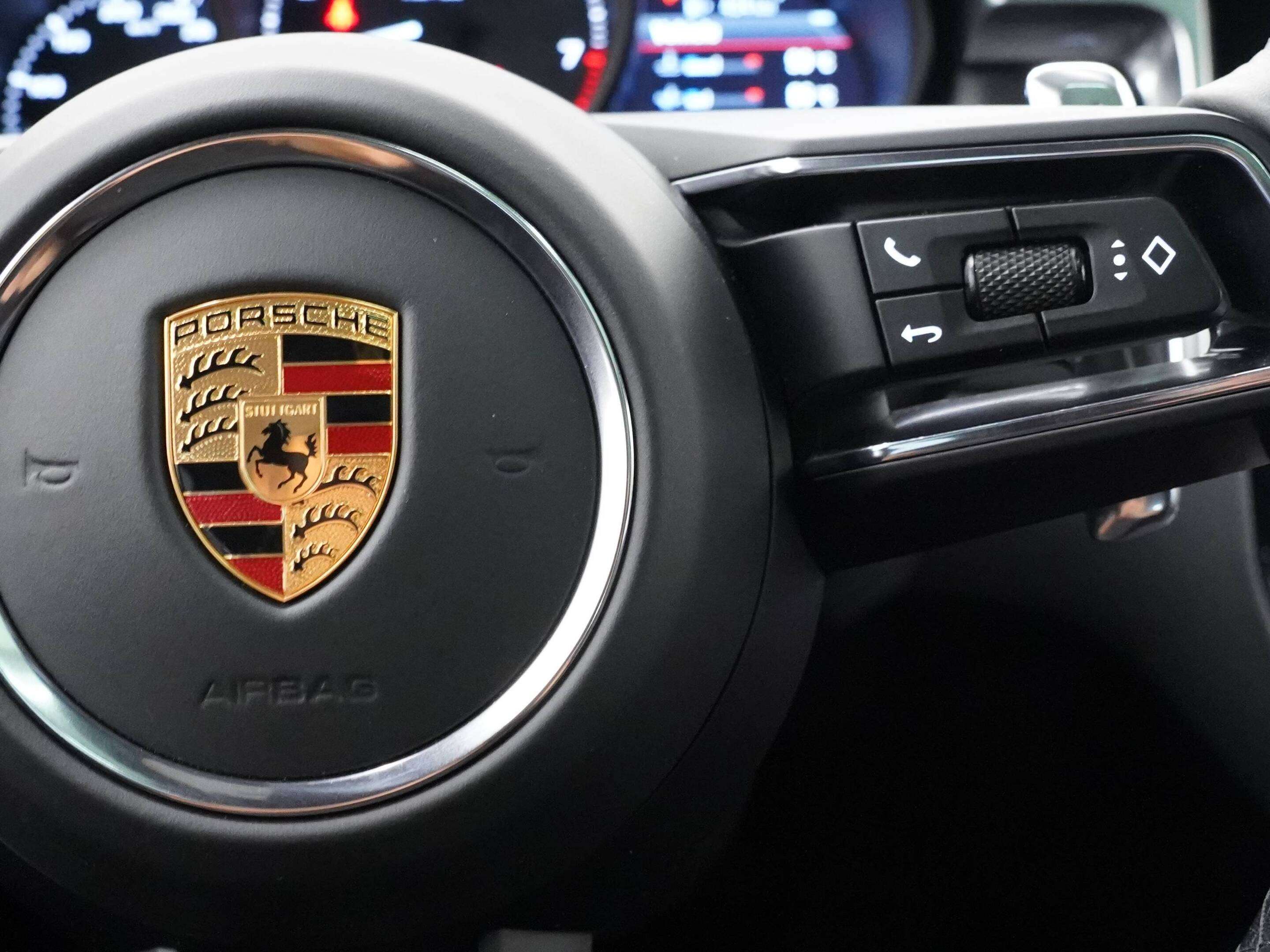 2023 Porsche Macan AWD thumb 26
