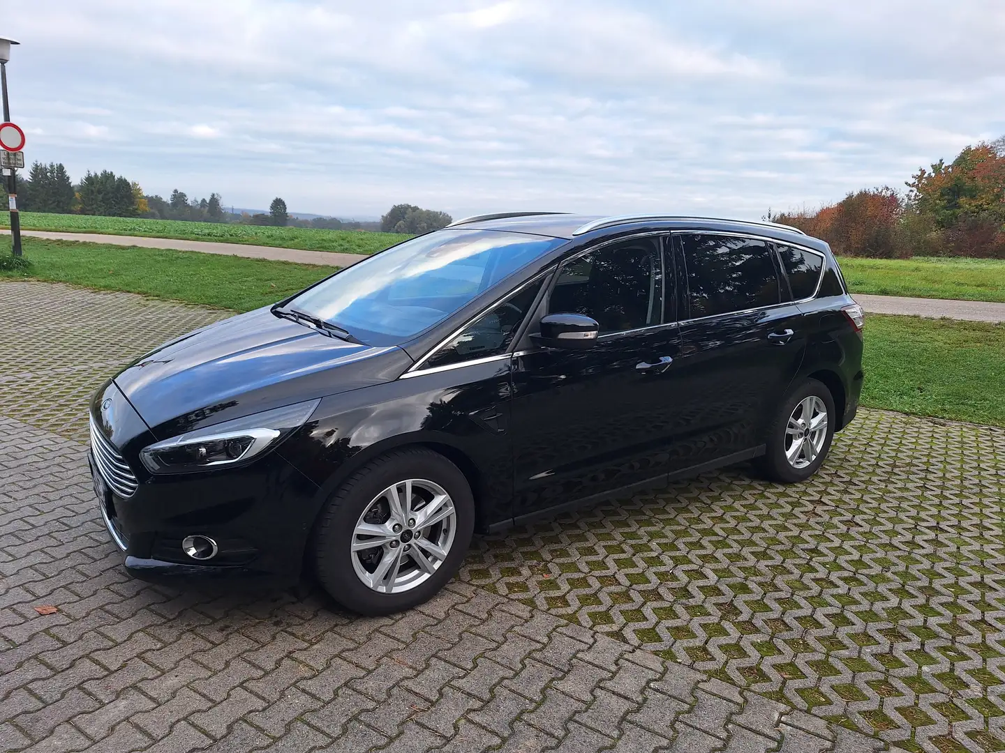 Ford S-Max S-Max 2.0 TDCi Aut. Titanium Schwarz - 1