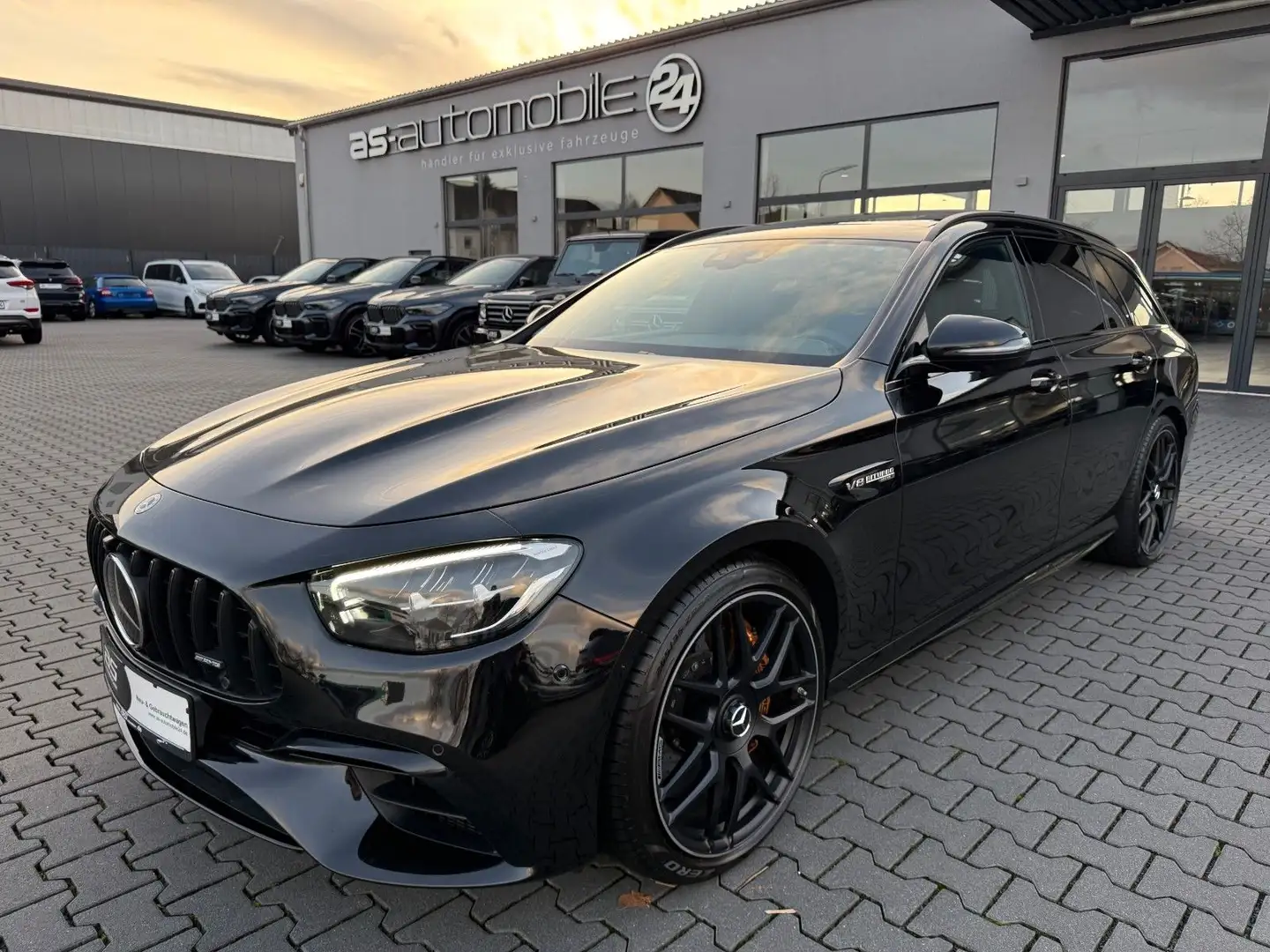 Mercedes-Benz E 63 AMG E63S*AMG*4M*EXCLUSIVE*360°ACC*HUD*AHK*LED*DAB* Schwarz - 1