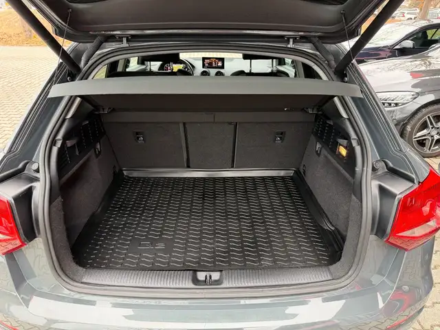 Audi Q2 view 10
