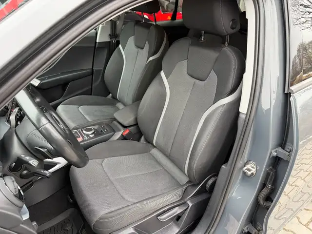 Audi Q2 view 6
