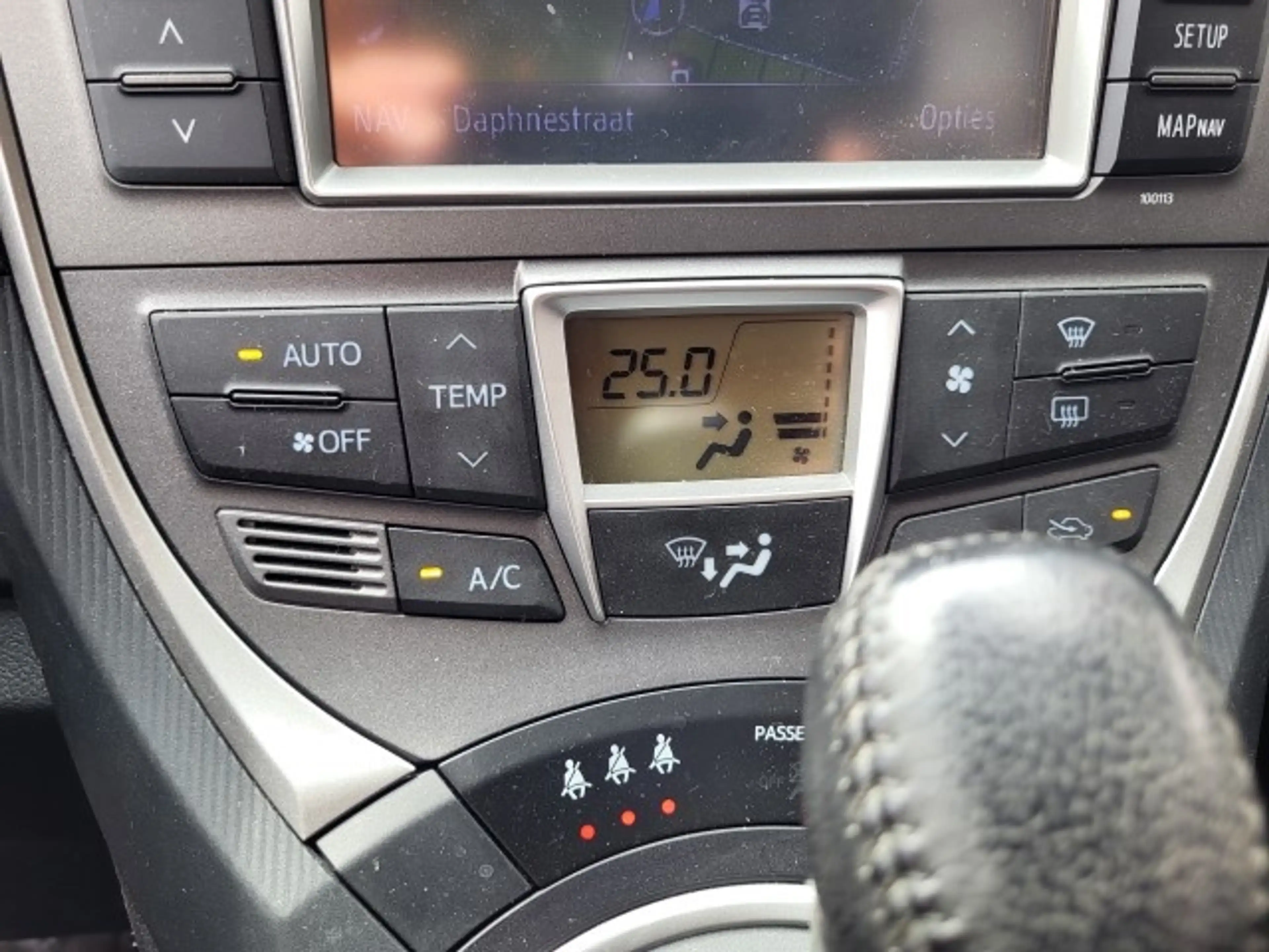 Toyota Verso-S 1.3 VVT-i Dynamic — photo 12