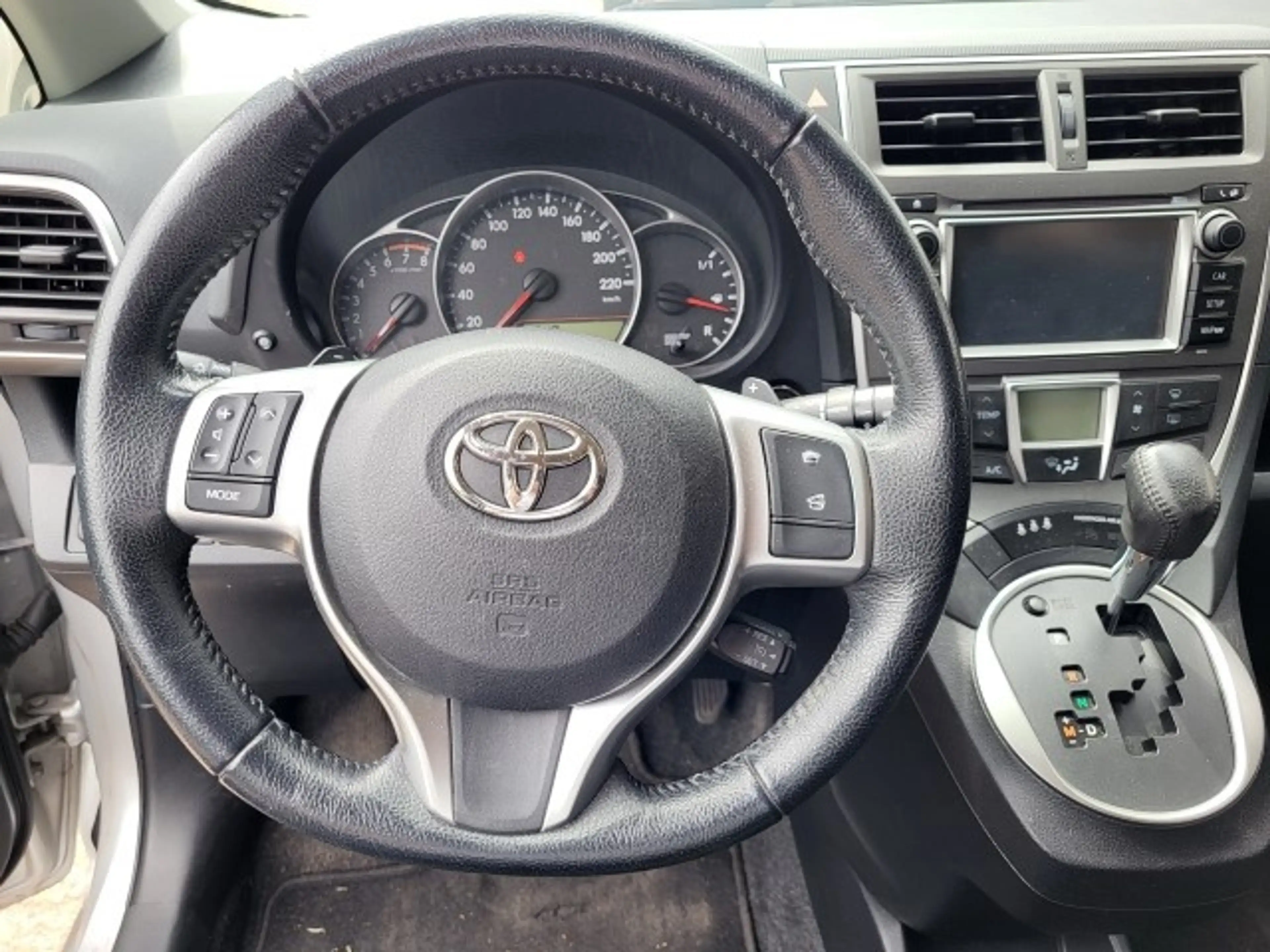 Toyota Verso-S 1.3 VVT-i Dynamic — photo 9