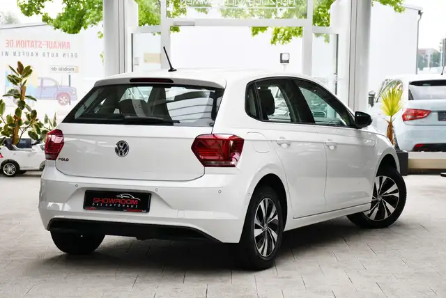 Volkswagen Polo view 2