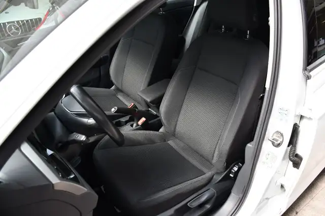 Volkswagen Polo view 9