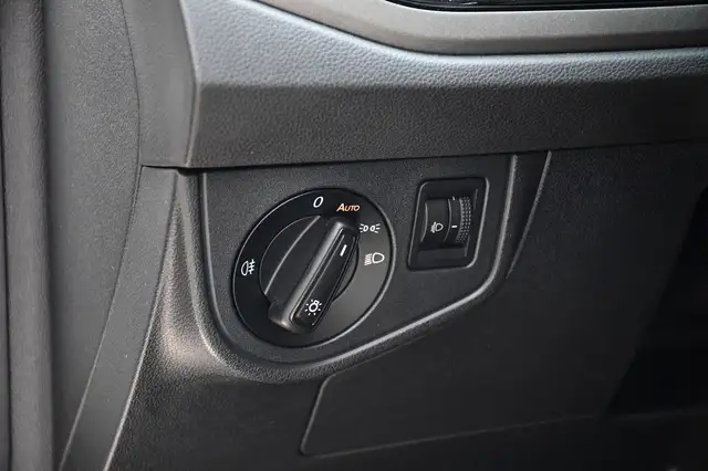 Volkswagen Polo view 8