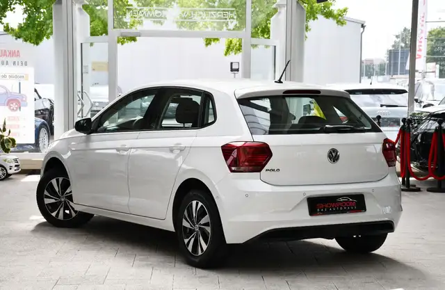 Volkswagen Polo view 4