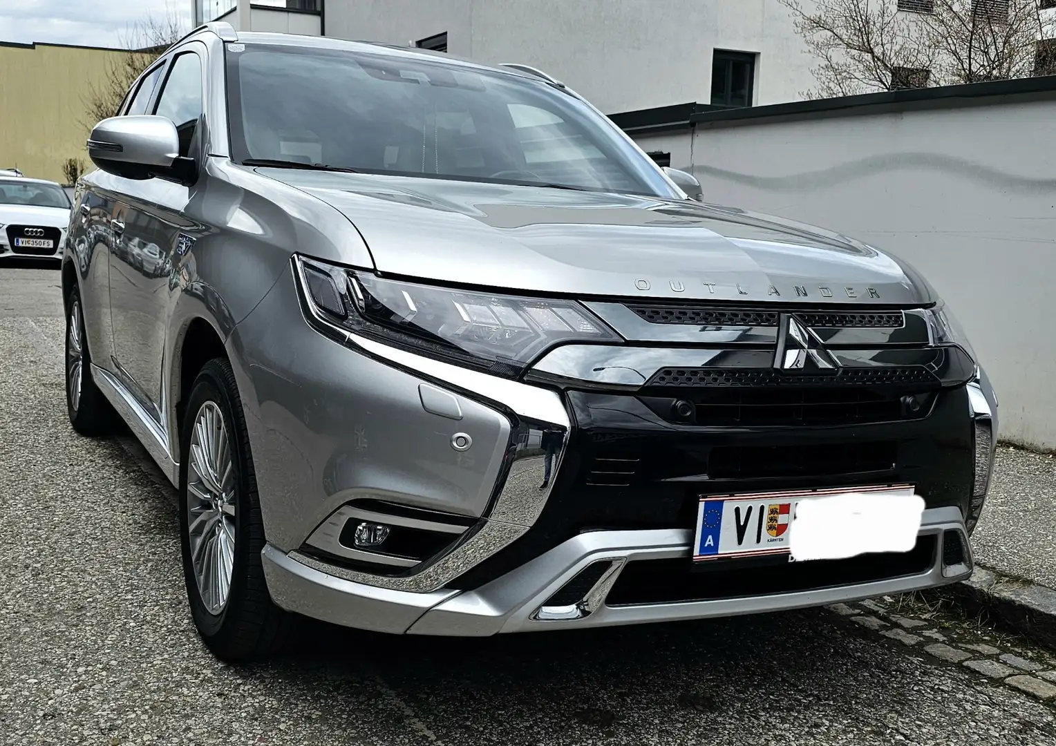 Mitsubishi Outlander 2.4 4WD Plug-In Hybrid Top - 1