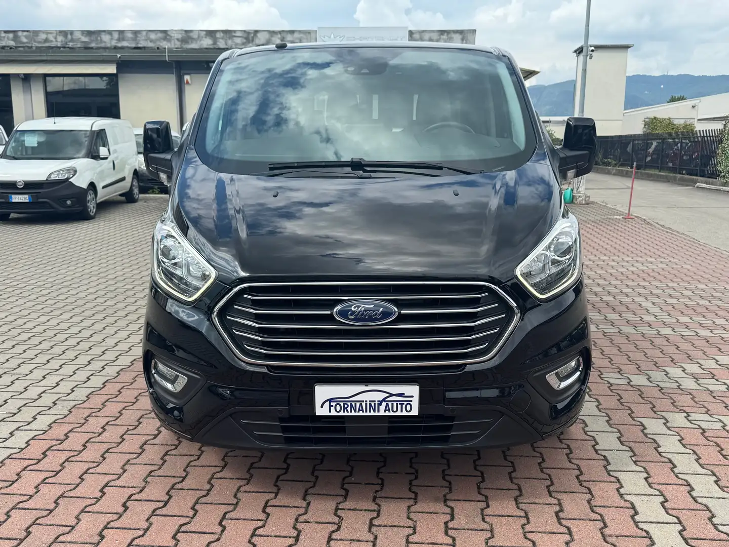 Ford Tourneo Custom 310 2.0 TDCi 130cv PC TITANIUM 9 POSTI FULL Negro - 2