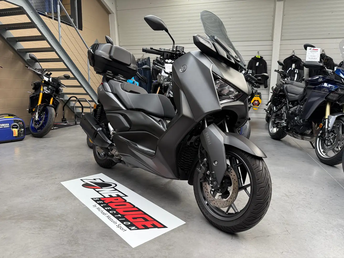 Yamaha X-Max 300 93,28 € / Mois* Schwarz - 1