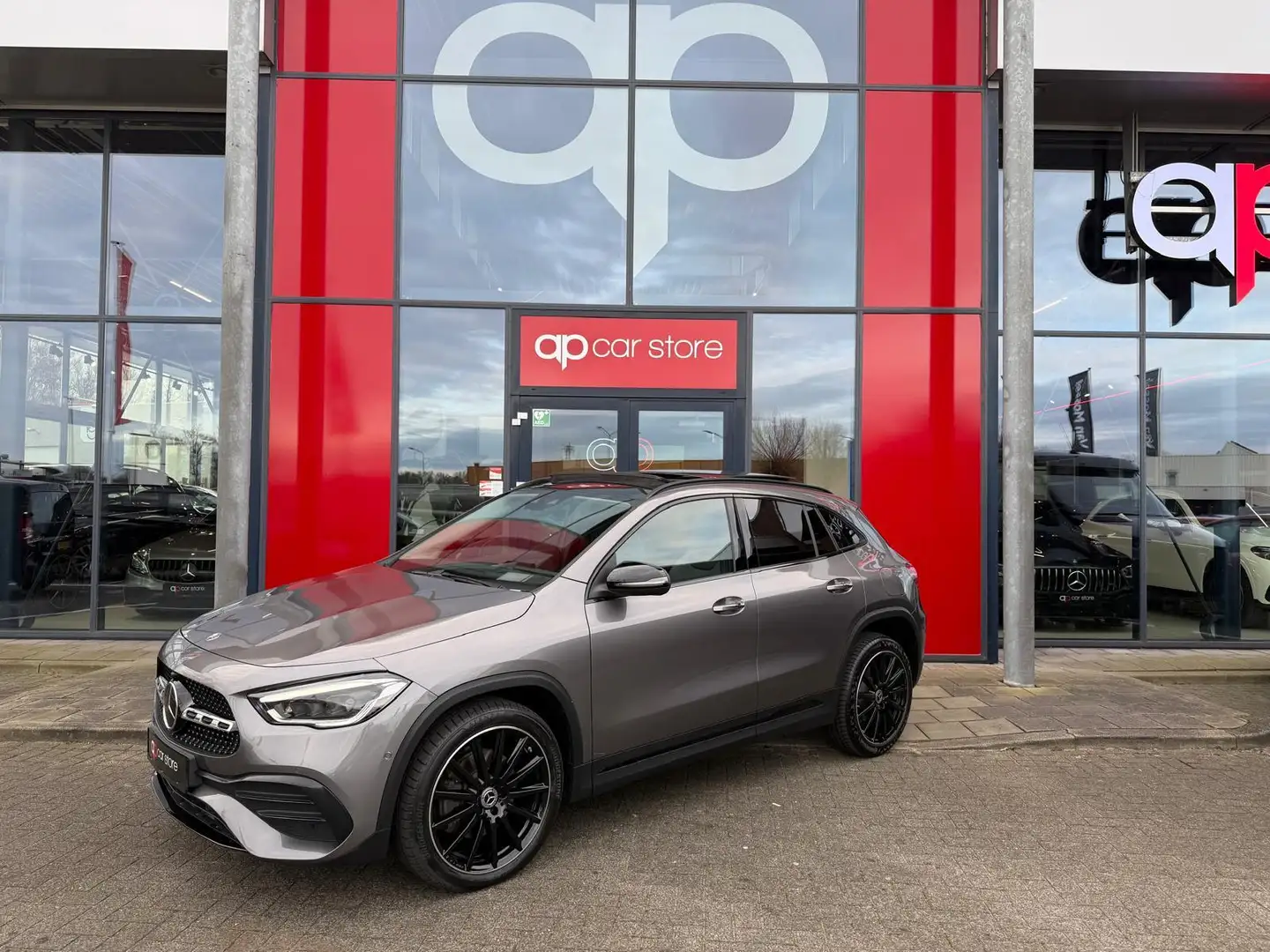Mercedes-Benz GLA 250 e Business Line AMG/Panorama/Memory Full spec Beige - 1