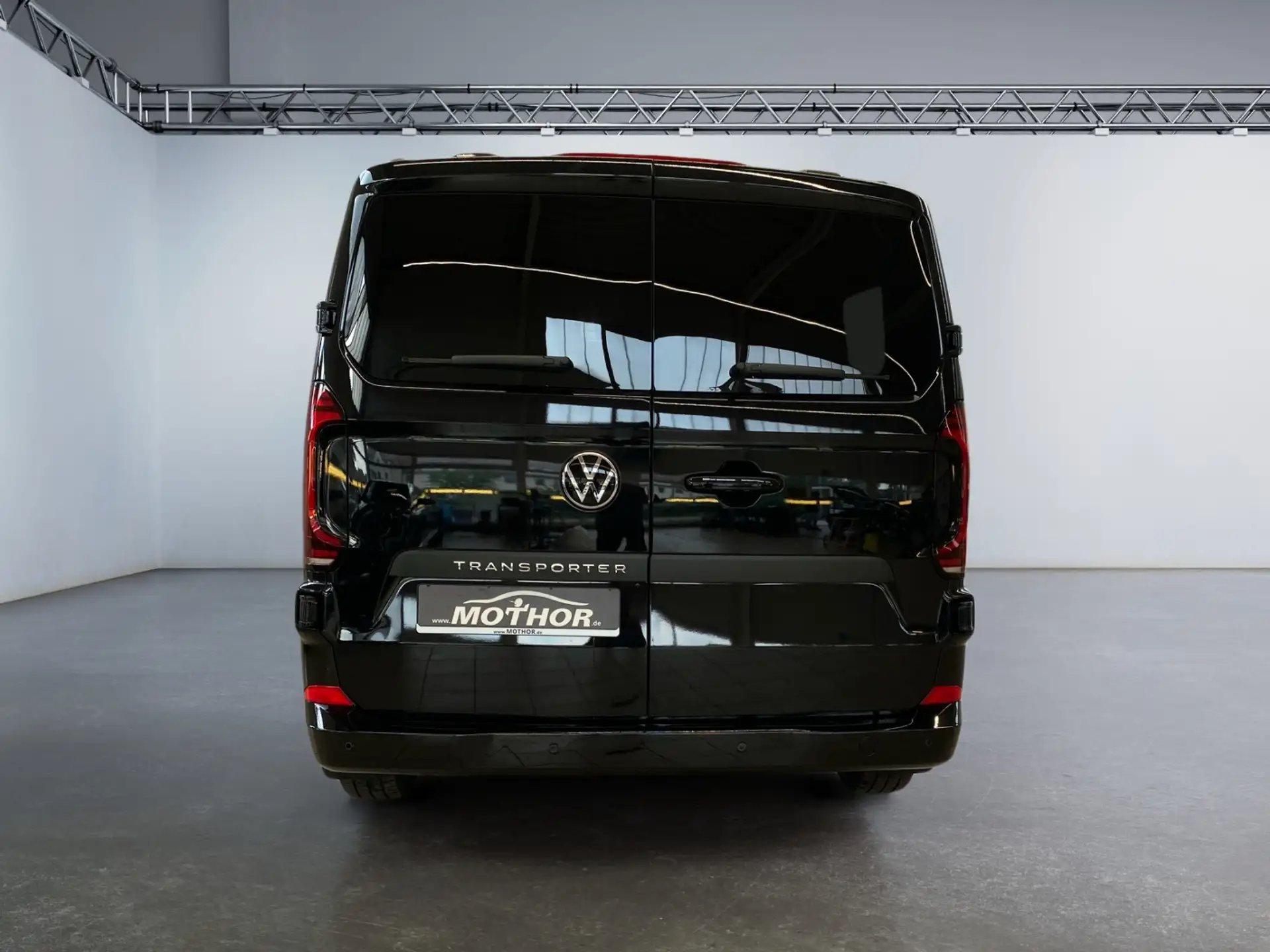 Volkswagen T7 Transporter Kasten Plus L2 2.0 TDI DSG ACC AHK 2025 검정 사진 4