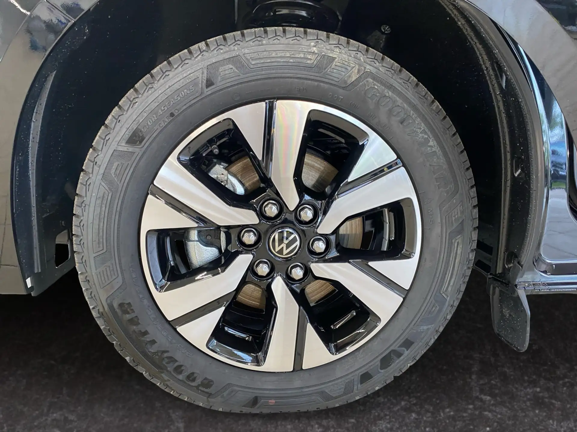 Volkswagen T7 Transporter Kasten Plus L2 2.0 TDI DSG ACC AHK 2025 검정 사진 6