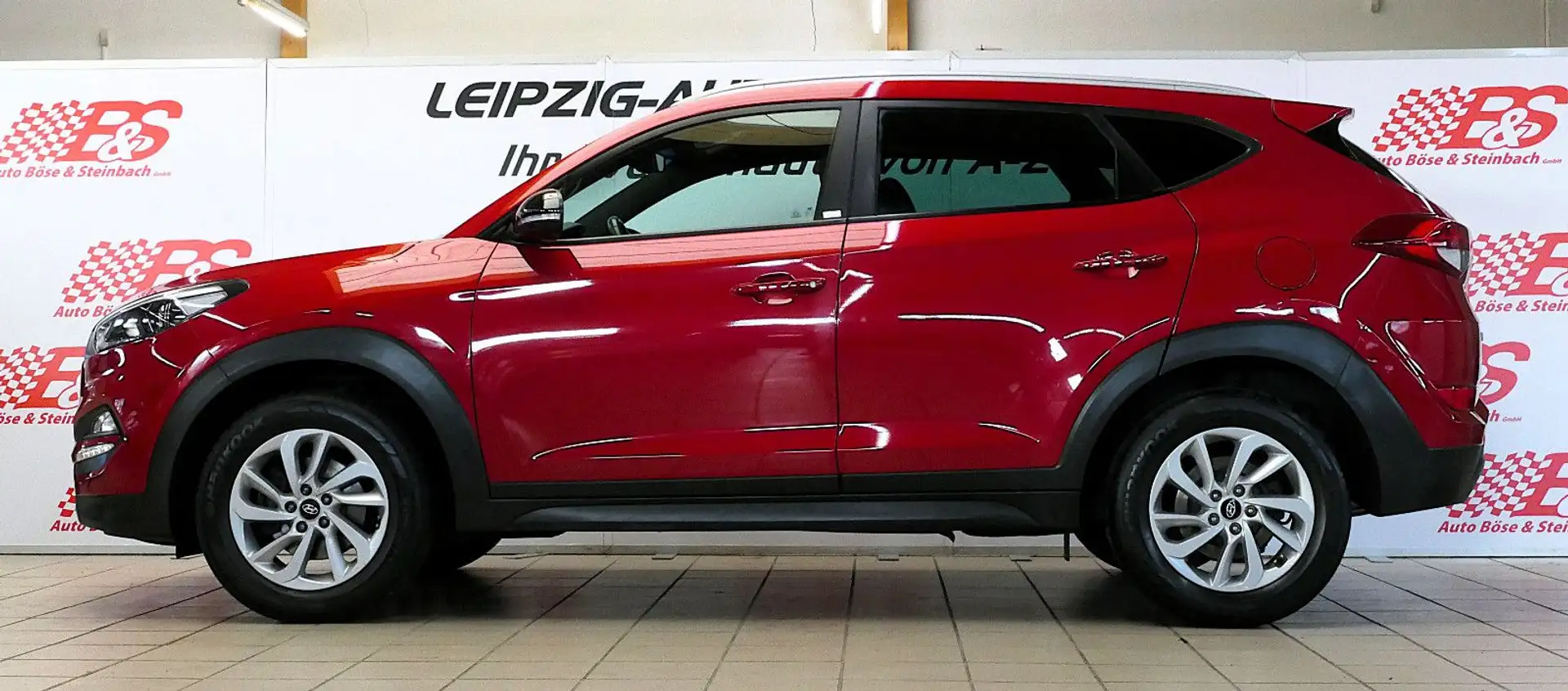 Hyundai TUCSON blue Passion 2WD *NAV*SHZ*PDC* Rot - 2