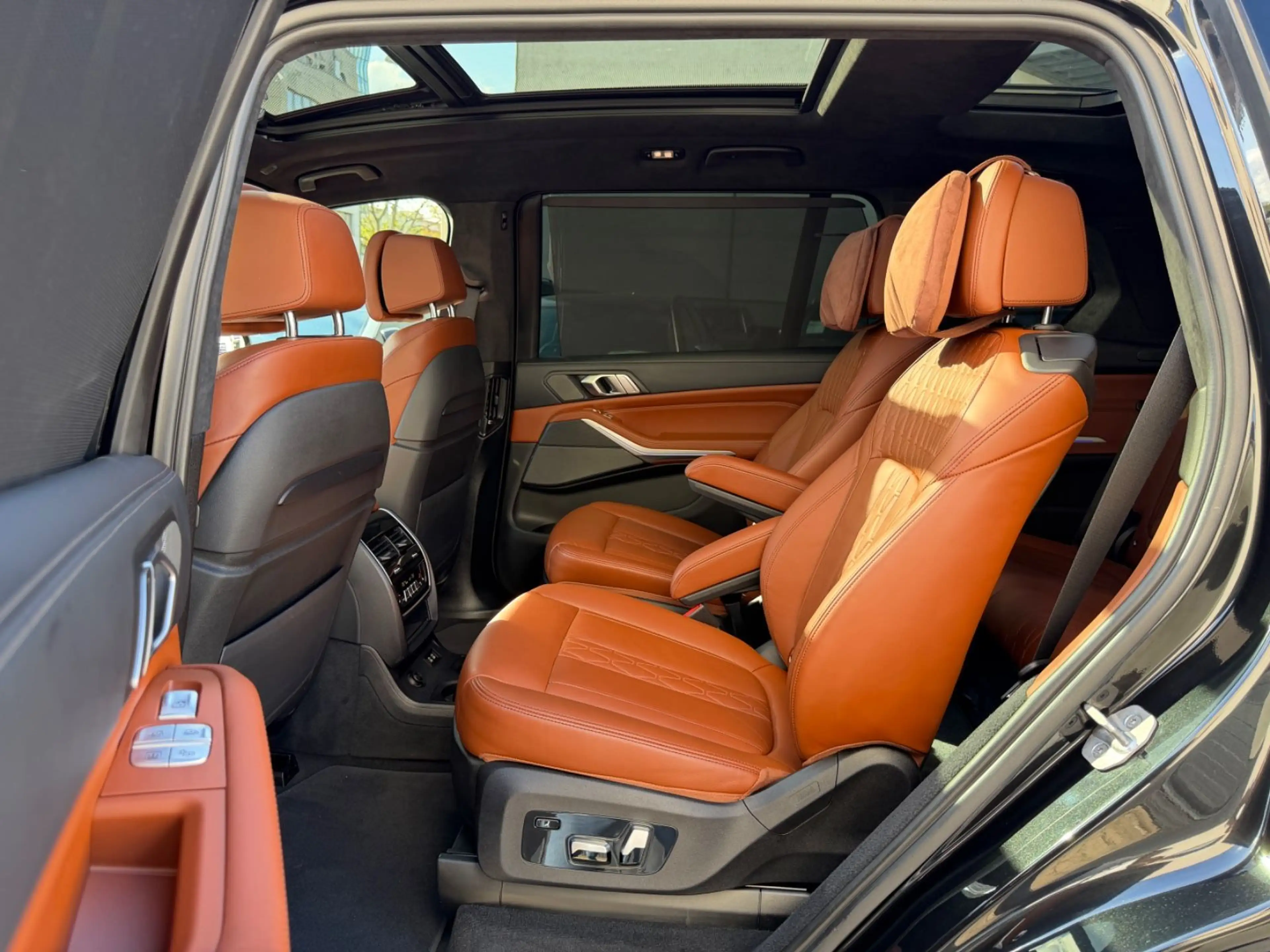 BMW X7 xDrive40d M-Sport*6SITZ*SKYLOUNGE*LASE*KRISTA — photo 14
