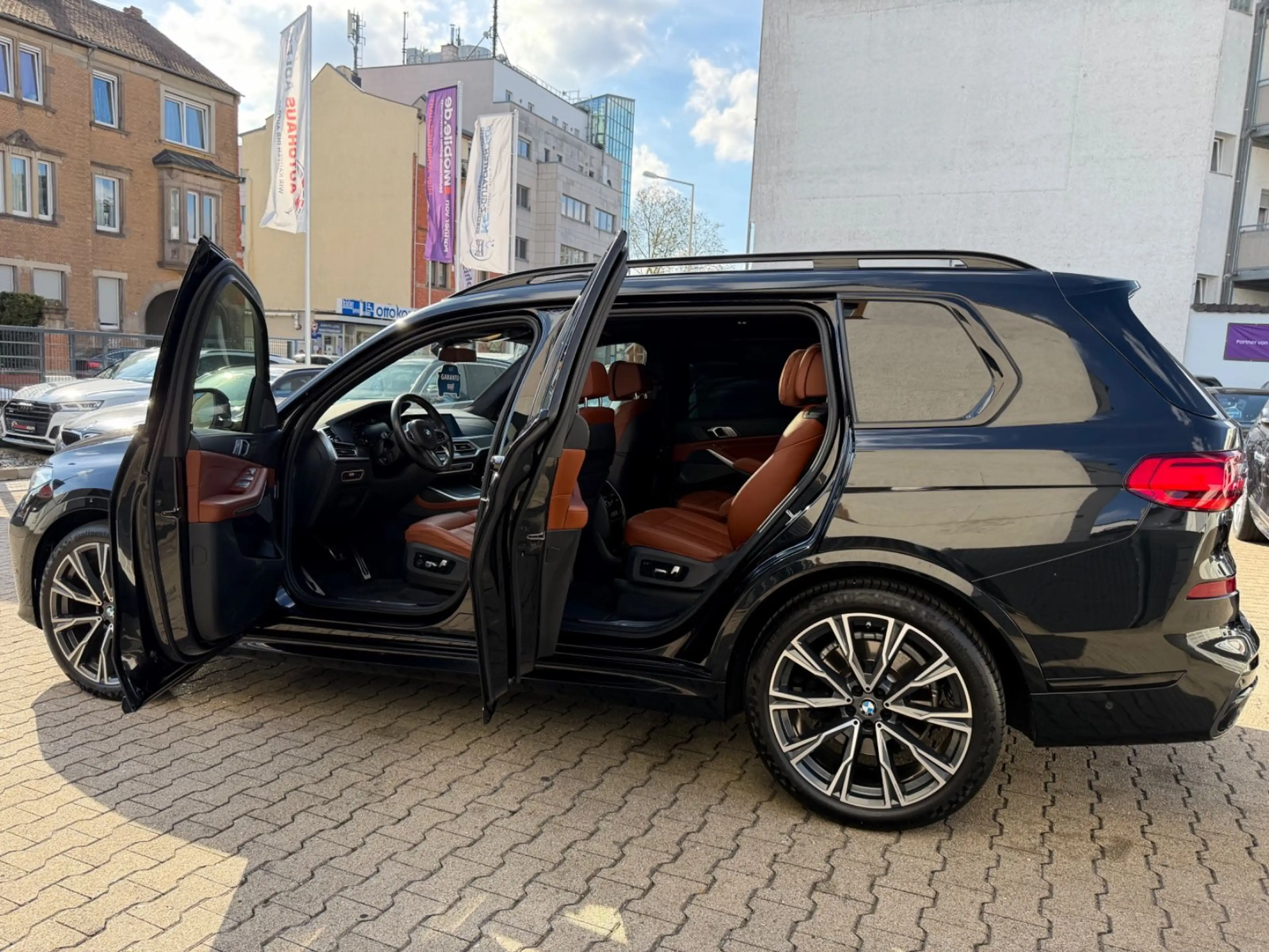 BMW X7 xDrive40d M-Sport*6SITZ*SKYLOUNGE*LASE*KRISTA — photo 8